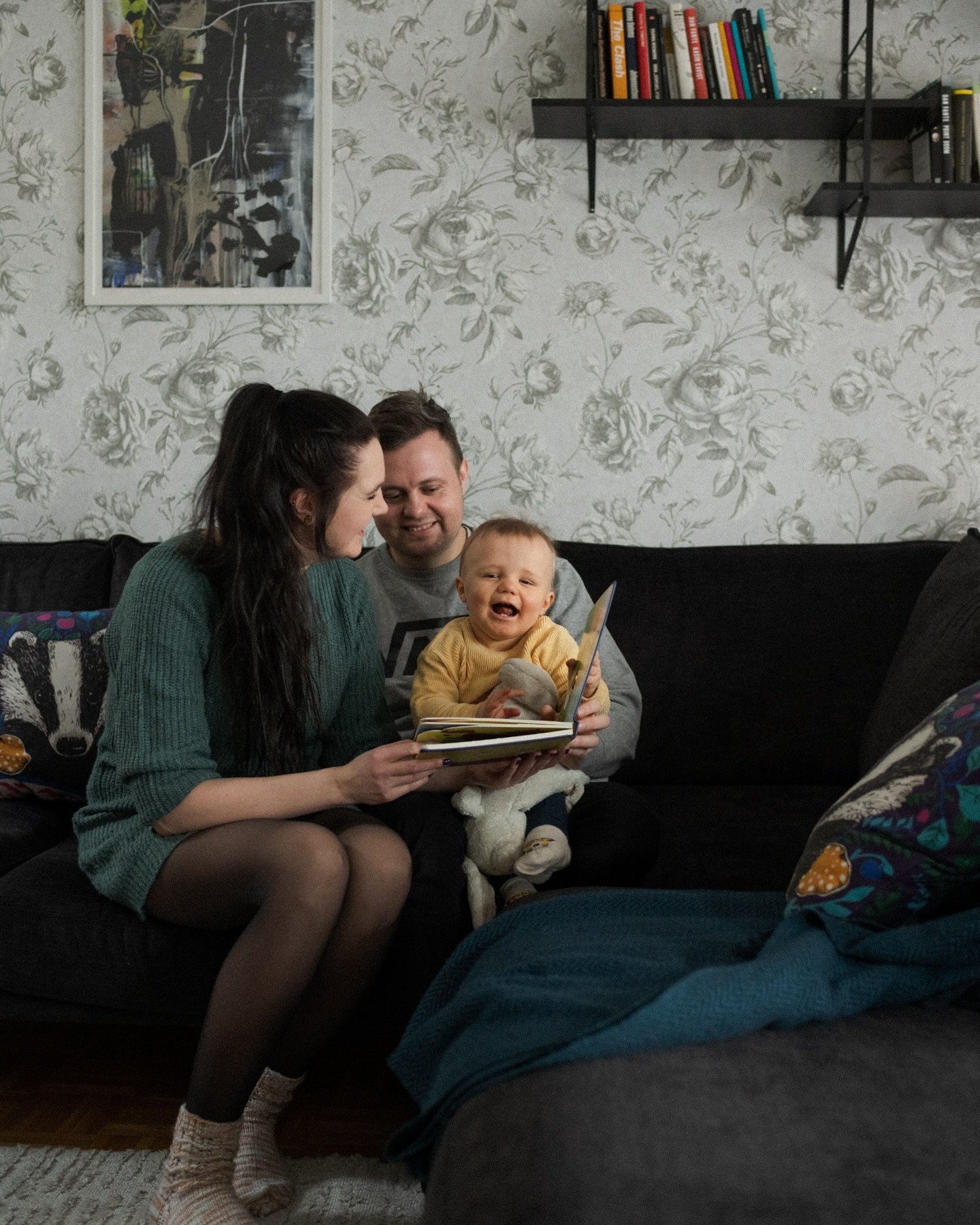 Koti &ndash;
(in English below)

Turvallisuus. Aitous. Rauha.

Kuvaukset kotona on t&auml;ydellinen tapa tallentaa juuri teid&auml;n tarinaa ja sit&auml;, keit&auml; olette juuri nyt. Koti on varsinkin n&auml;in talviaikaan monille oma turvapaikka.

