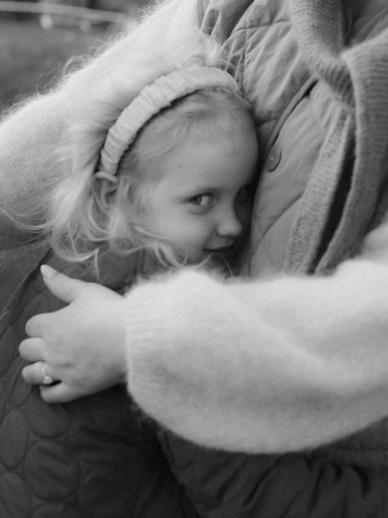 Valokuvaus on paradoksi &ndash;
(In English below in comments)

Se on samaan aikaan yritys olla l&auml;sn&auml;&hellip;

Mutta samalla my&ouml;s tapa paeta nykyhetke&auml;.

N&auml;hd&auml; ensin seuraavat hetket jo v&auml;h&auml;n ennen kuin ne tapa