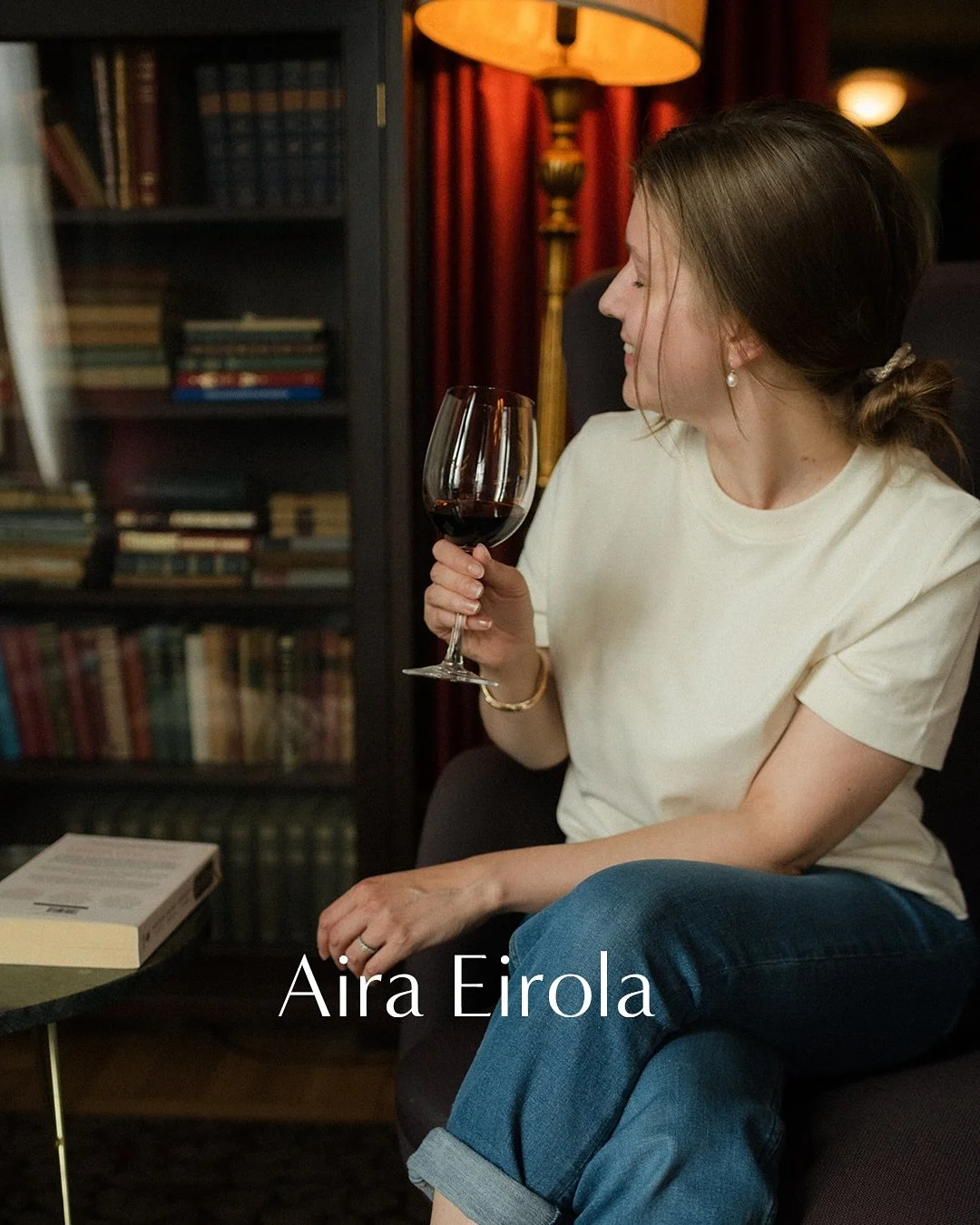 Airan tarina &ndash;

Aira on l&auml;mmin ja syd&auml;mellinen ihminen, jolla on kaikki tiedot ja taidot kohdata ihmisi&auml; sek&auml; intohimoinen palo olla luomassa parempia keskusteluja ja niiden avulla hyvinvointia ja kasvua. Jo pelkk&auml; Aira