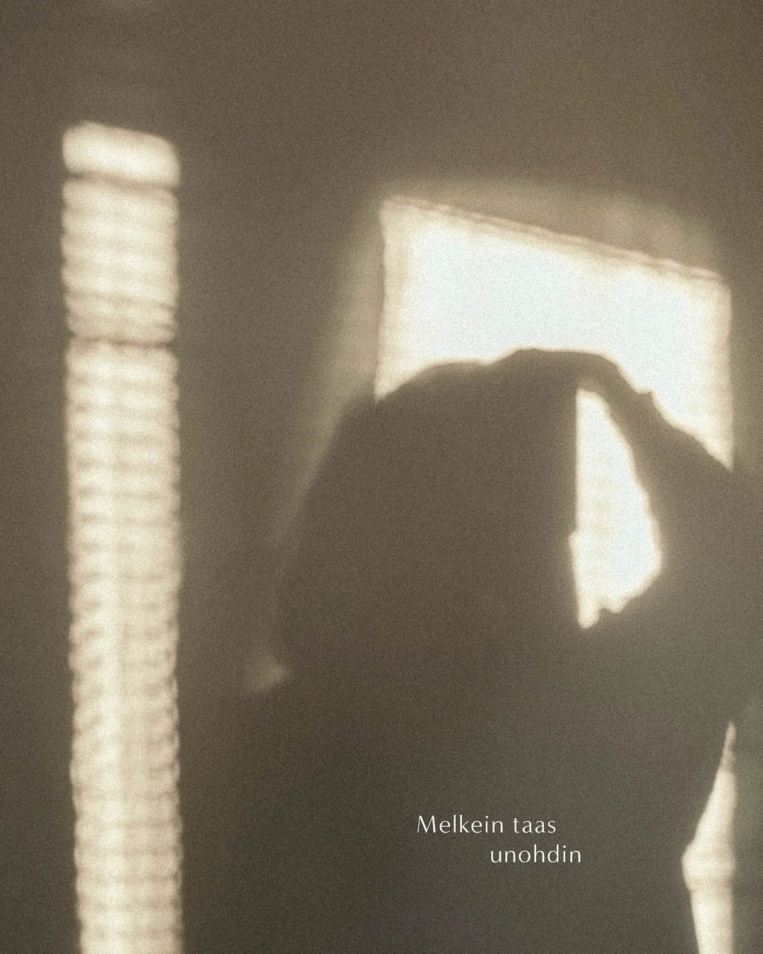 Sunnuntaiaamuna &ndash;
(eng in comments)

Melkein unohdin
Minulla on jo kaikki
El&auml;n t&auml;t&auml; el&auml;m&auml;&auml;
T&auml;ss&auml;, juuri nyt
Kuinka helppoa onkaan alkaa ratkaista ja kontrolloida
Mutta toisaalta kuinka helppoa on l&ouml;y