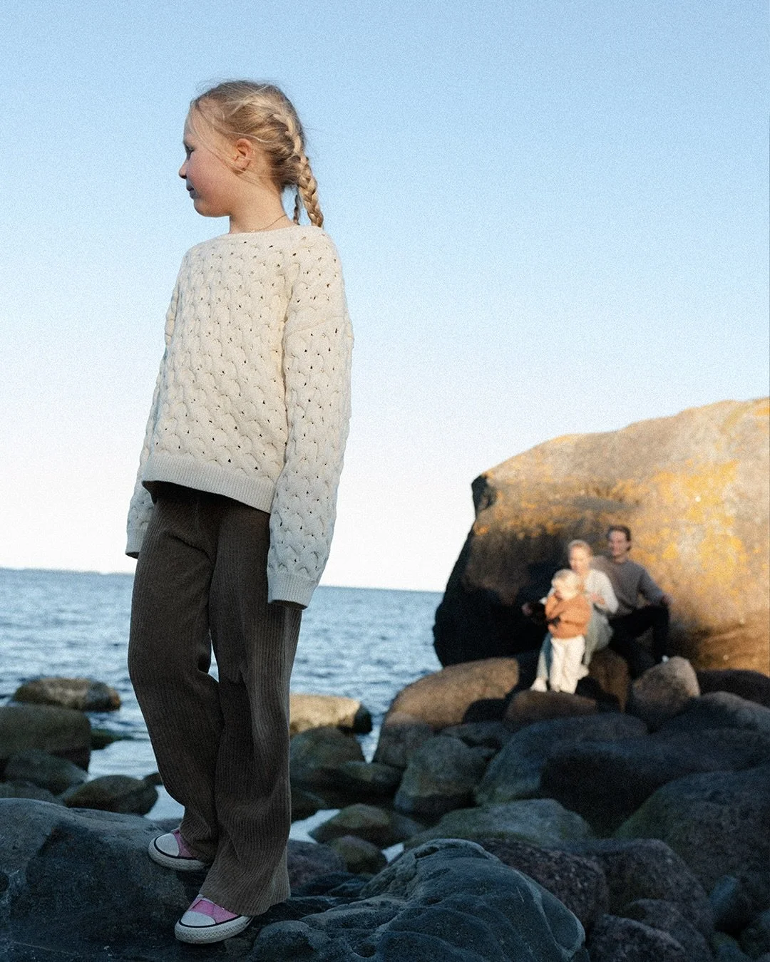 Tarina tarinan sis&auml;ll&auml; &ndash;
(eng below in comments)

Harvoin sanon, ett&auml; &rdquo;katsokaa kameraan ja hymyilk&auml;&auml;&rdquo;. En oikeastaan tykk&auml;&auml; siit&auml; ollenkaan.

Kuitenkin usein ajattelen, ett&auml; juuri sit&au