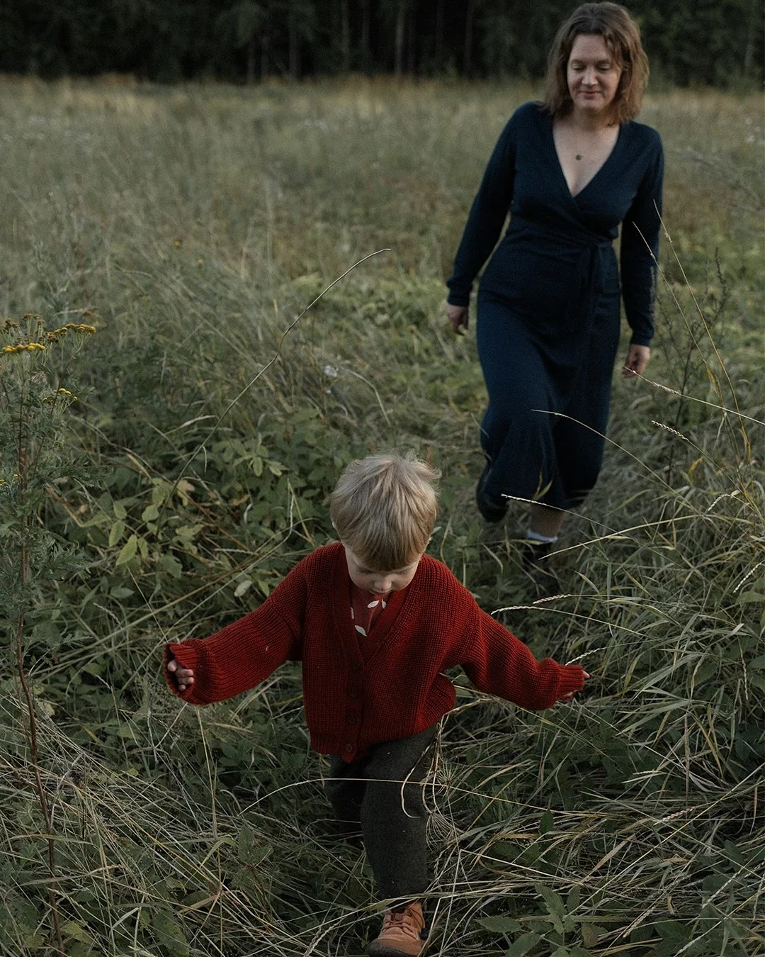 This is not an oat drink commercial. This is one family&rsquo;s genuine moment.
&mdash;
T&auml;m&auml; ei ole kaurajuomamainos. T&auml;m&auml; on aito hetki yhden perheen el&auml;m&auml;ss&auml;.

#perhekuvaus #milj&ouml;&ouml;kuvaus #valokuvausmilj&