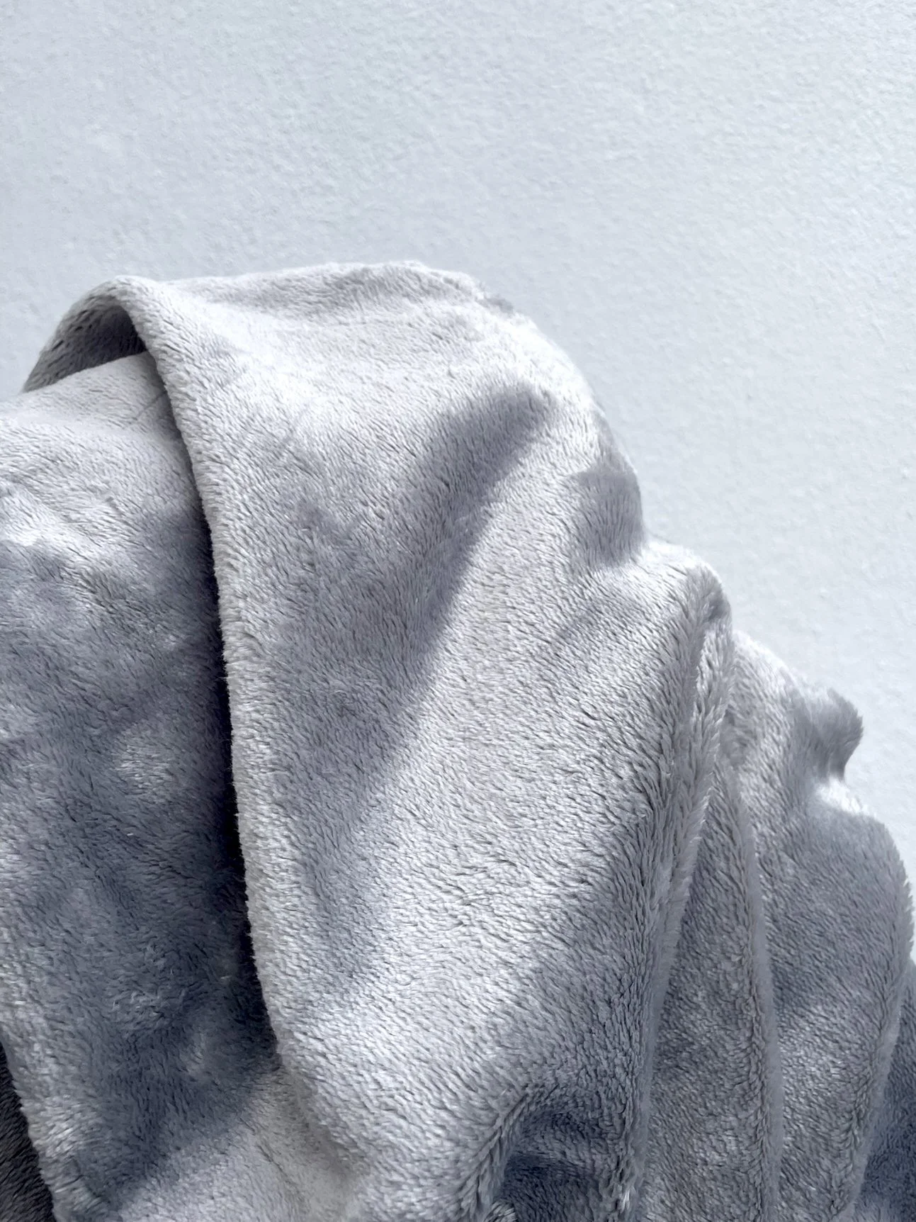 Fleece blankets for hire - Mae & Maple