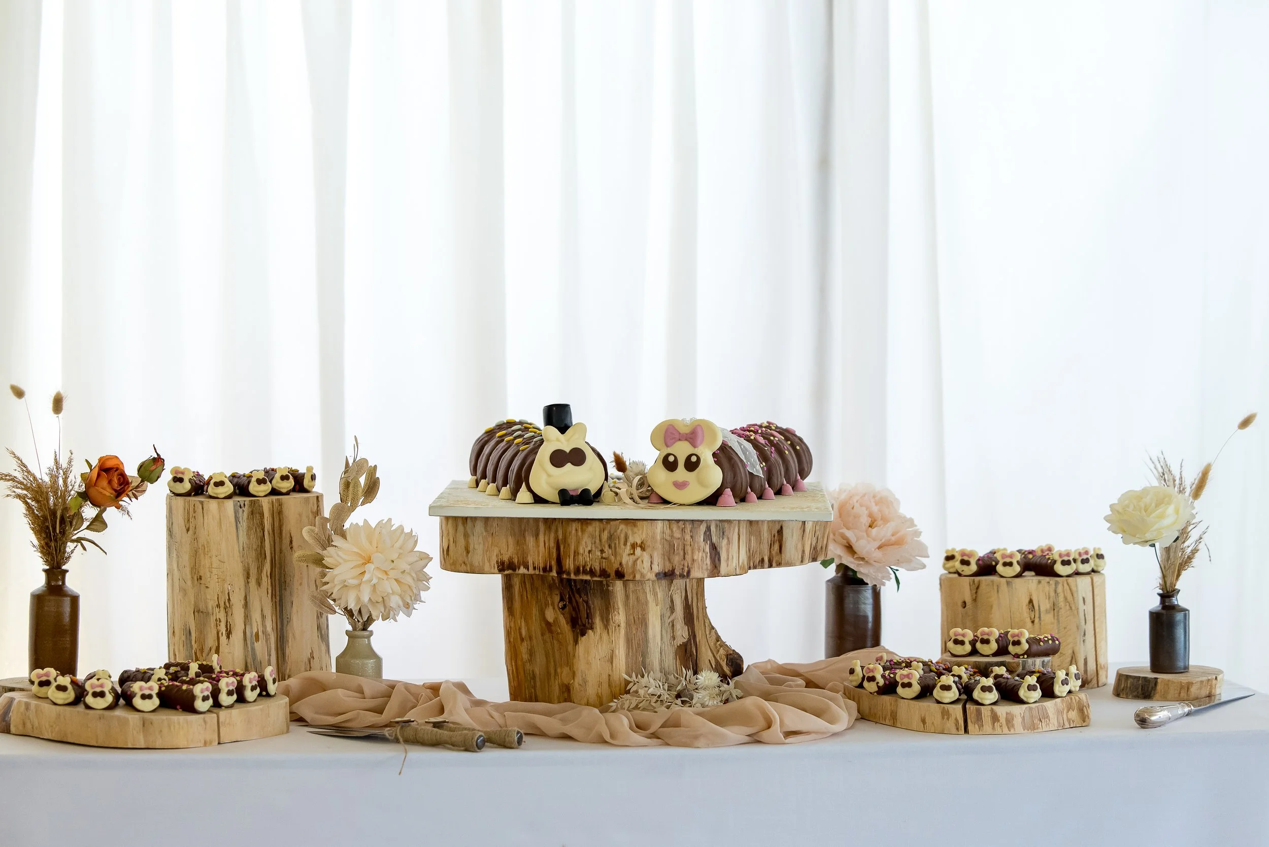 Wedding cake on Log chunk Cake stands