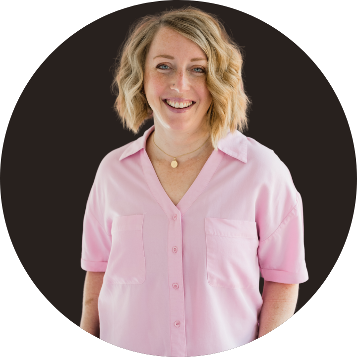 Allison Hardy, email marketing strategist for coaches and online business owners who want to sell their offers on autopilot