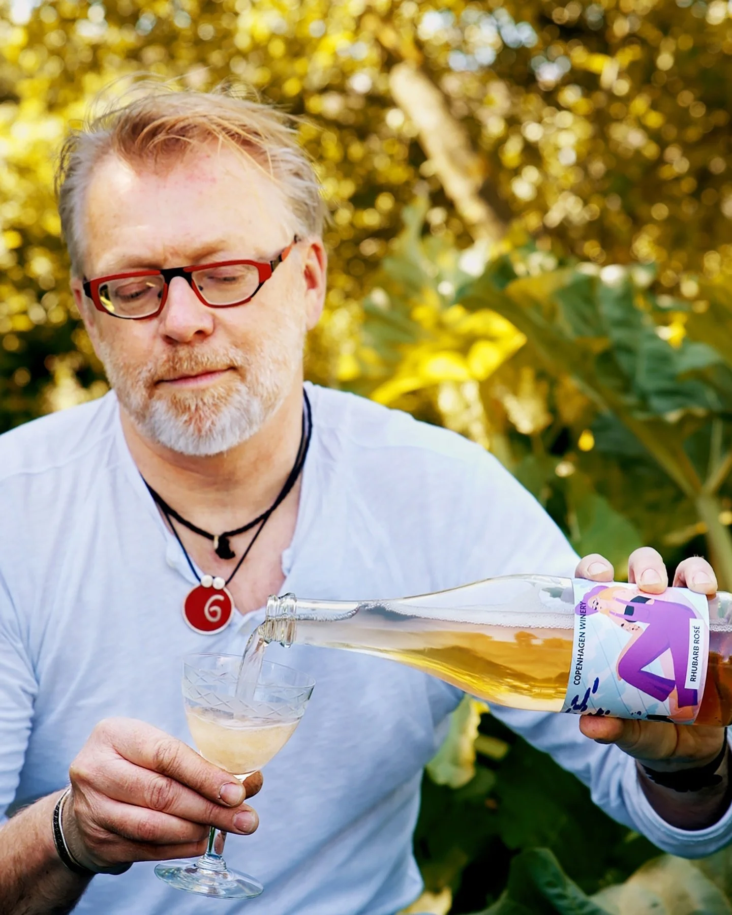 We often wonder: Why are we using grapes from other countries for wine, when we have so many amazing local alternatives right on our doorstep?

For example: Rhubarb - delicious for a fresh, tart and slightly sweet sparkling wine 😍 cheers! 🥂 

#orga