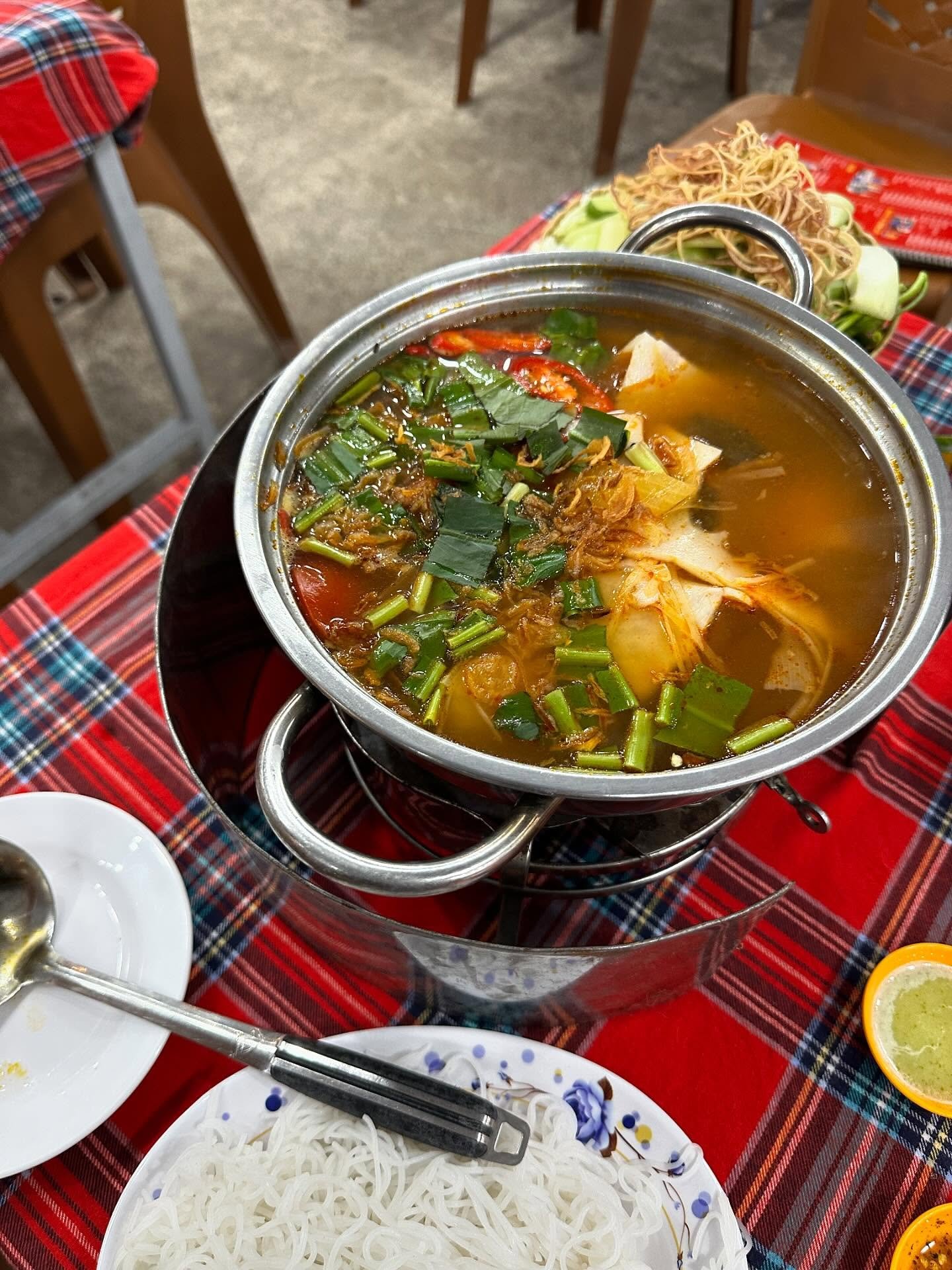 Hiiiiii we have been so fkn sh@dowb@nned recently so if u see this post pls engage, like and share thank u 🥹🫶🏼

Slideshow of one of my fav noodle soups of all time to let u know that we will be open tomorrow (24/10) from 6.30pm ✨

If I had to pick