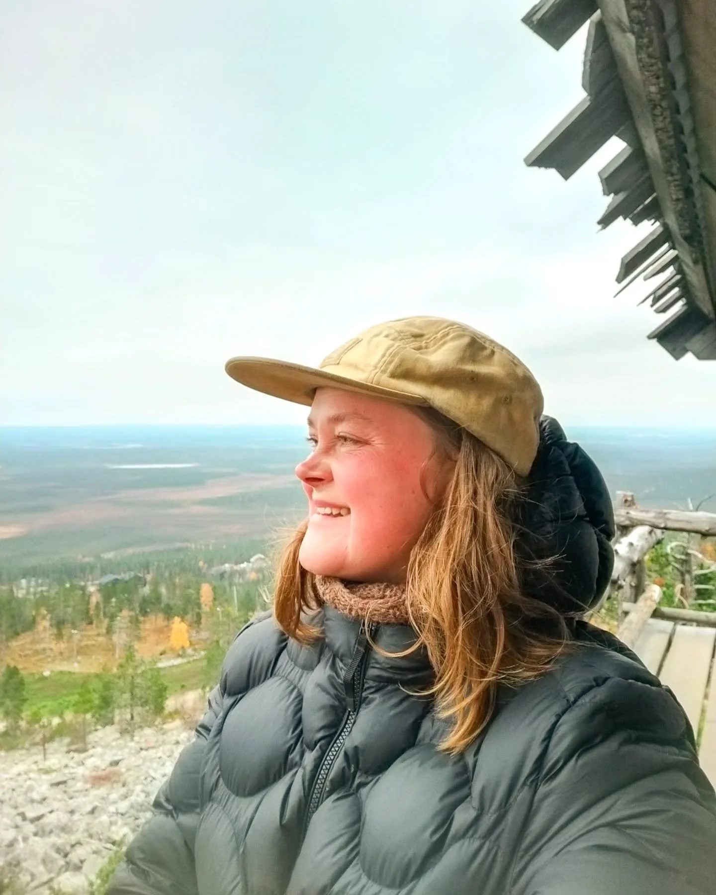 Kiipesin eilen aamulla tunturiin.
Tuuli niin kovaa. Tuntui, ett&auml; j&auml;rkikin l&auml;htee p&auml;&auml;st&auml;.🌬️🫣🤫

Oli minun juhlap&auml;iv&auml;. 
38 vuotta el&auml;m&auml;&auml; takana. 
38 kertaa auringon ymp&auml;ri.

38 kertaa jotain