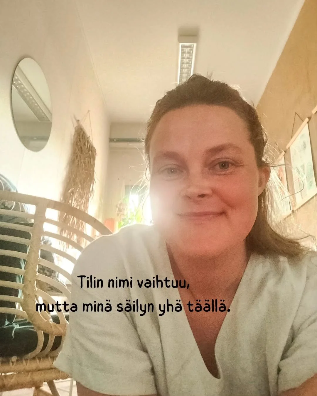 K&auml;&auml;nsin uuden sivun uuden sukunimeni my&ouml;t&auml;.

Sain virallisesti &auml;idin tytt&ouml;nimen eli P&auml;iv&auml;niemen k&auml;ytt&ouml;&ouml;n. Olen niin innoissani!

Niinp&auml; harjoittelen esittelem&auml;&auml;n itseni P&auml;ivik