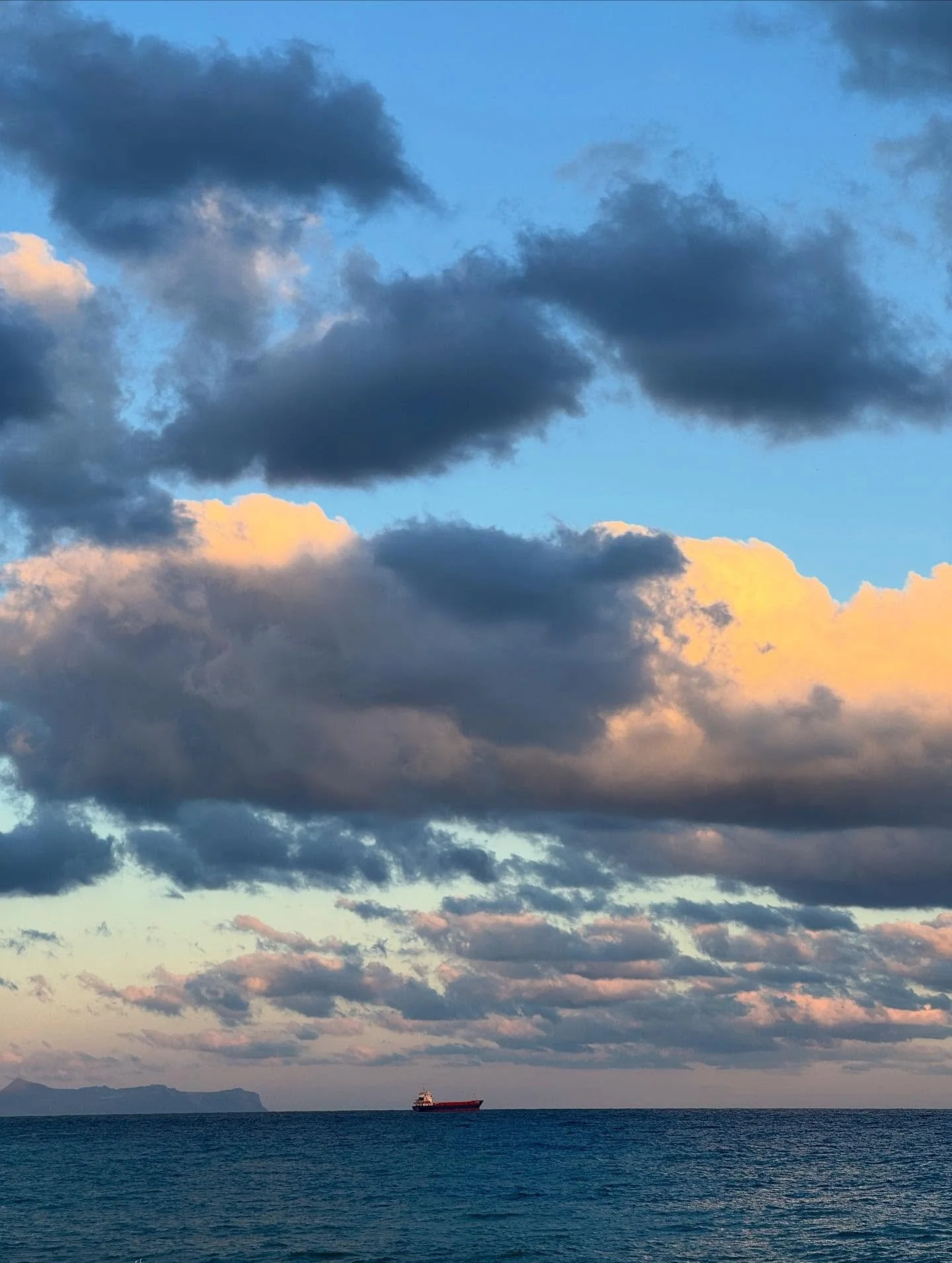 What&rsquo;s been on my camera roll lately: a slow, delicious, peaceful November so far&hellip; before the madness of London for 10 days. 

#home