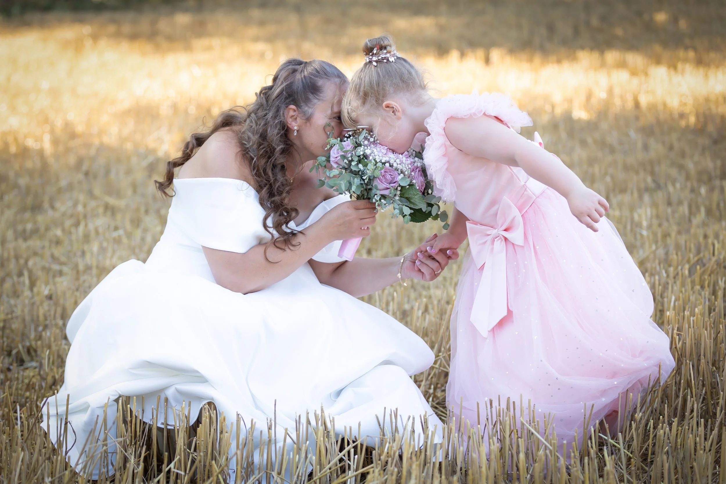 Mamma, dotter ögonblick efter bröllop, Fotograf Jeanette Lindeskog.jpg