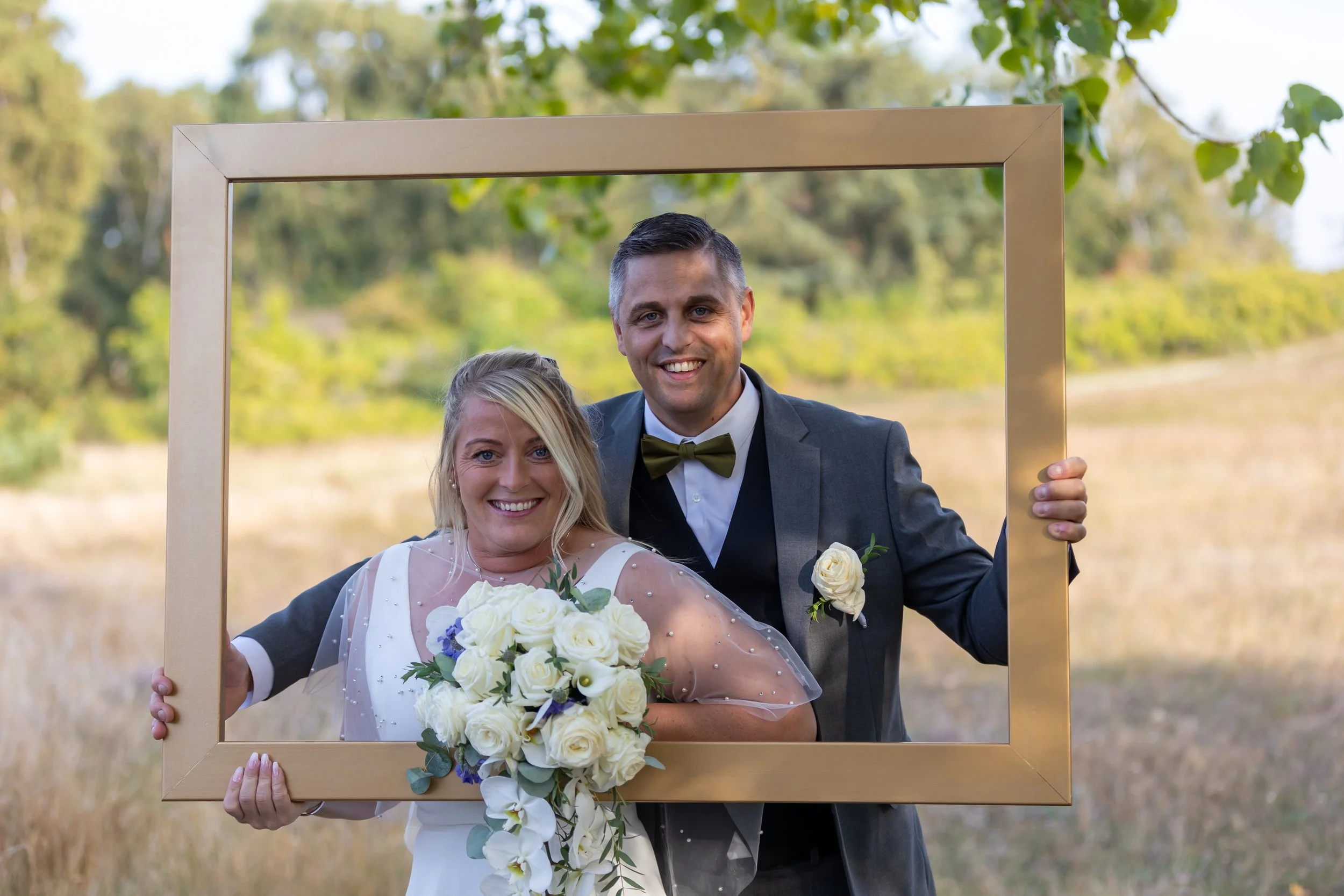 Brudpar i ram, Fotograf Jeanette Lindeskog, Ystad.jpg