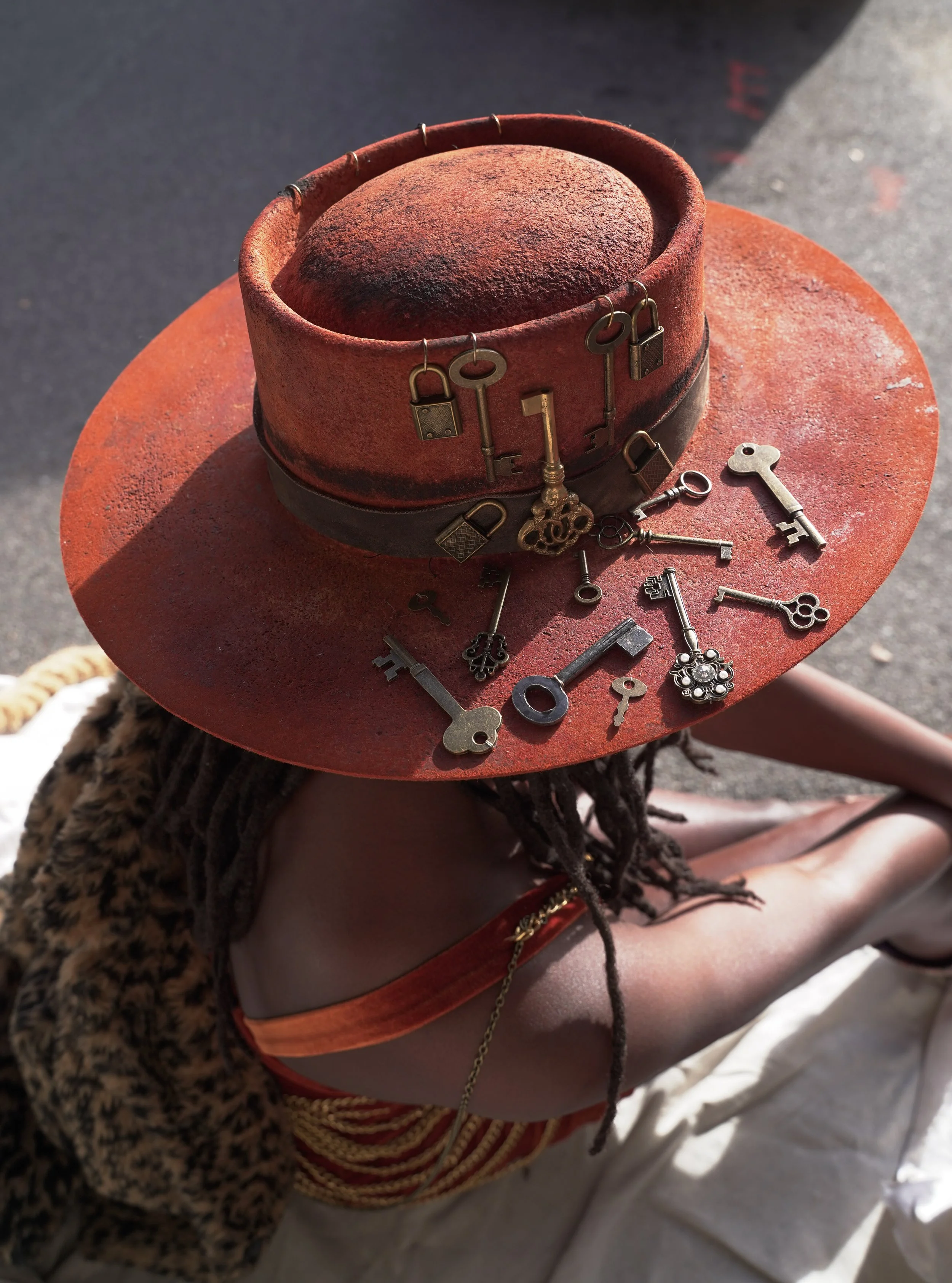 LOSTGIRLHAT1309722 .jpg