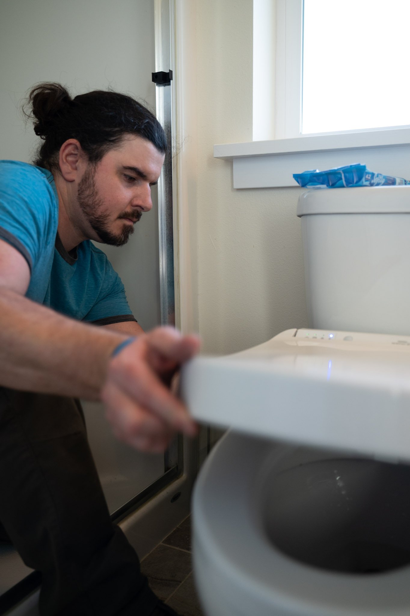 FRIDAY HARBOR HANDYMAN DAVID DAY FIXING A TOILET