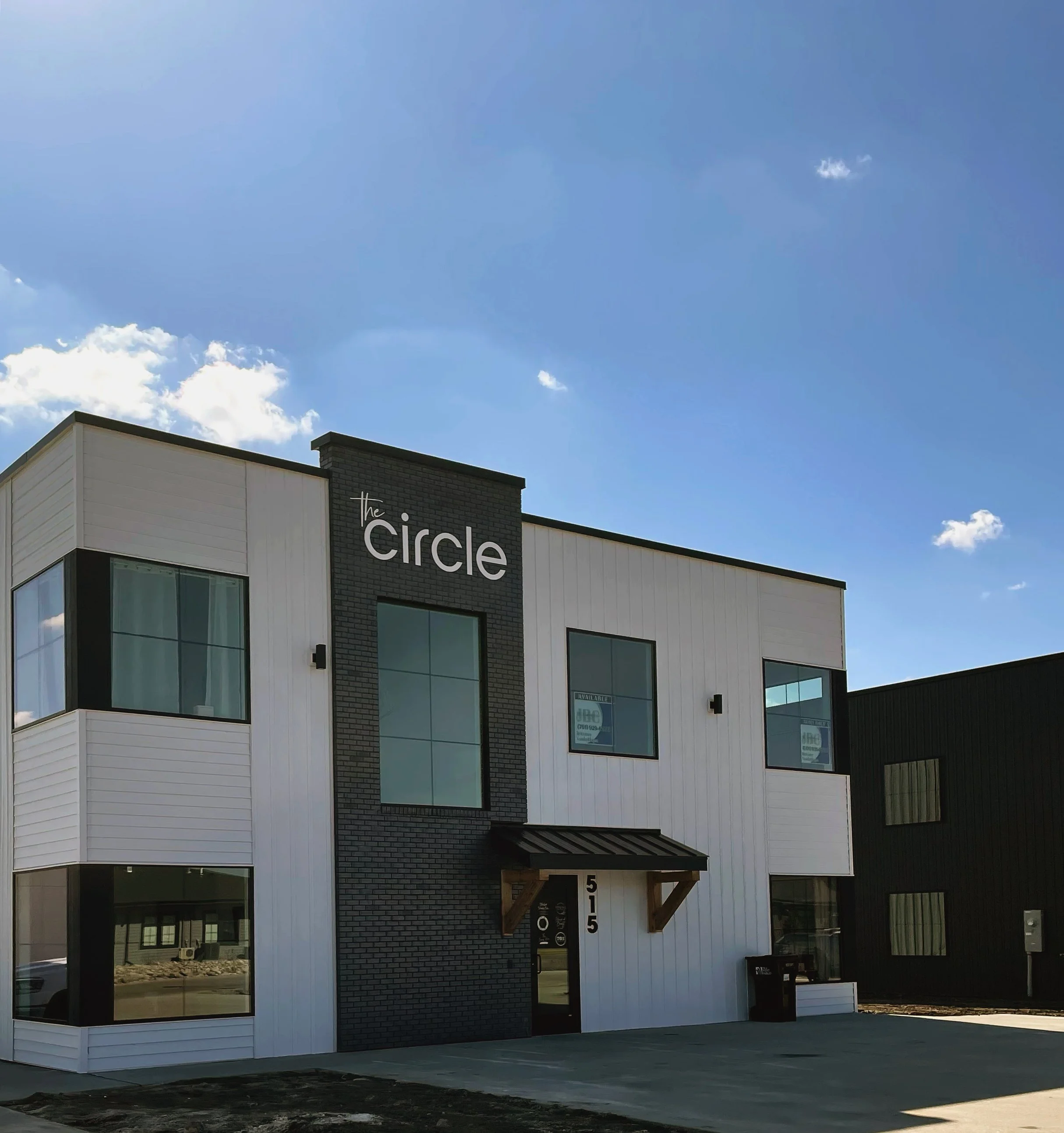 Contact — The Circle The Avenue Suites Luxury Business Suites