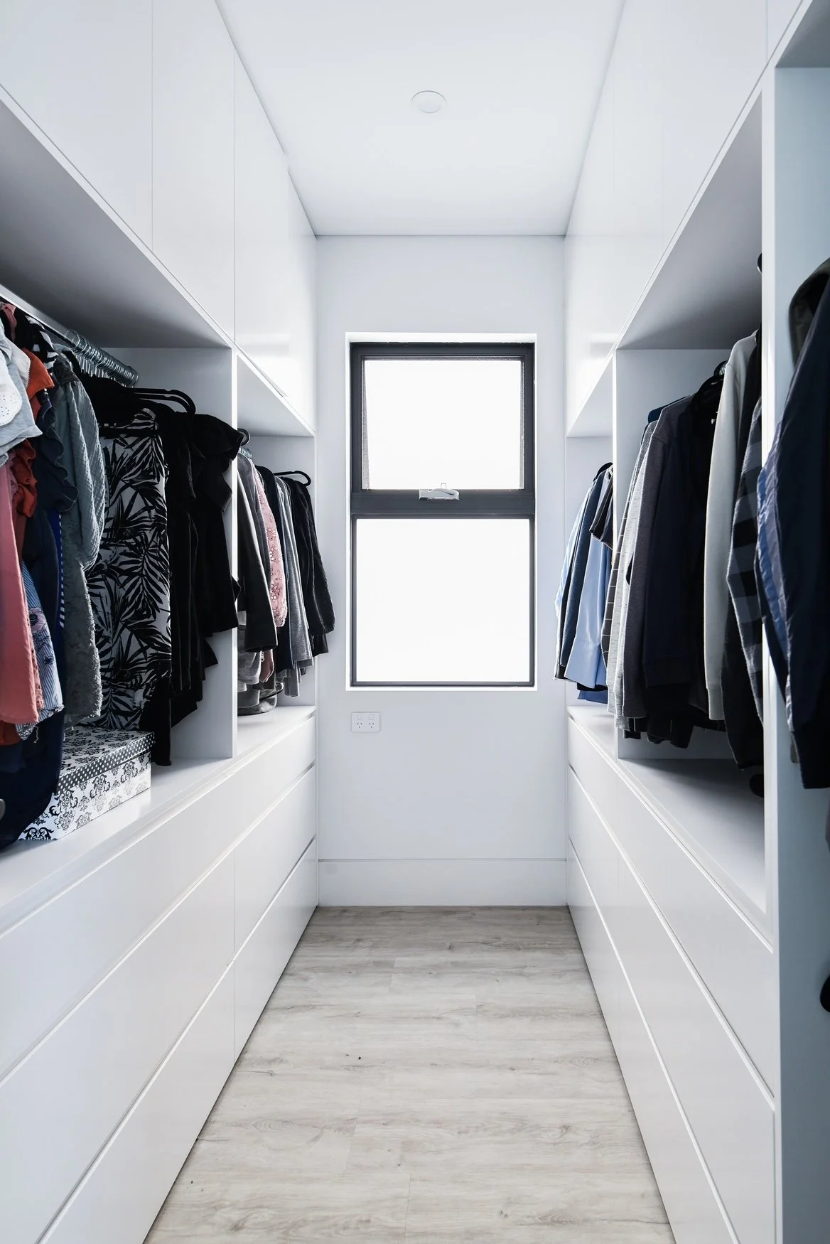 Modern closet design