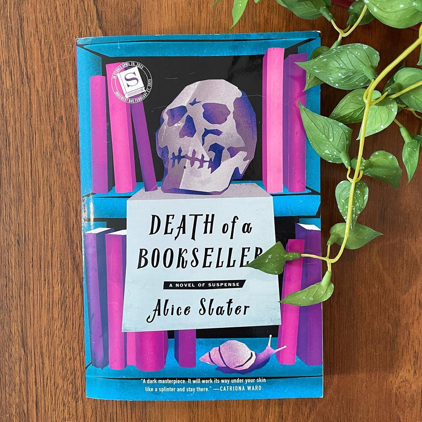 HAPPY PUB DAY! 

📖 DEATH OF A BOOKSELLER by Alice Slater 

🕵🏻 Roach would rather be listening to the latest episode of her favorite true crime podcast than assisting the boring and predictable customers at her local branch of the bookstore Spines,