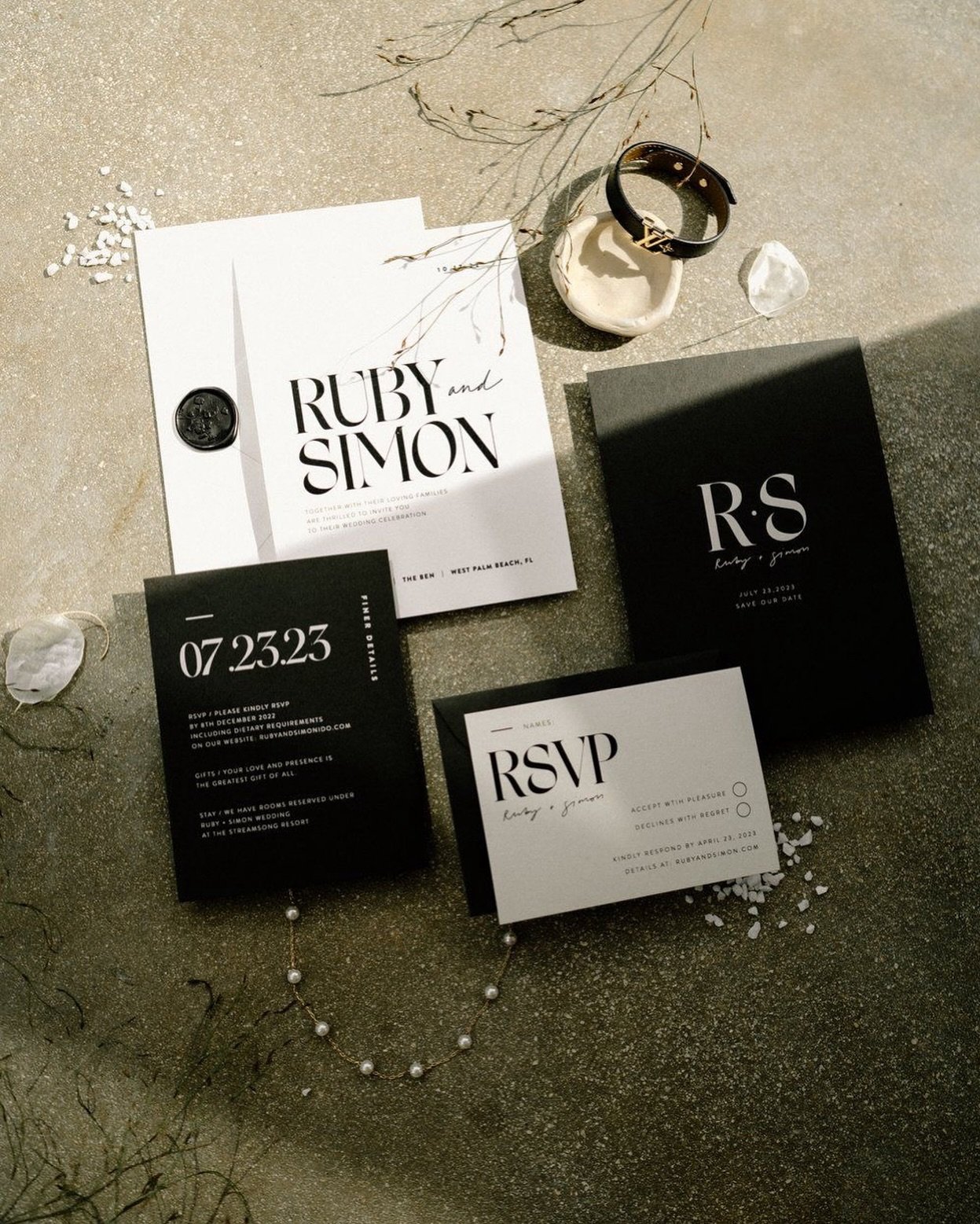 Simple yet sophisticated. The Arielle Collection.

#weddinginvitations #moderninvitations #stationerydesign #weddingstationery #chicwedding #weddingpaper