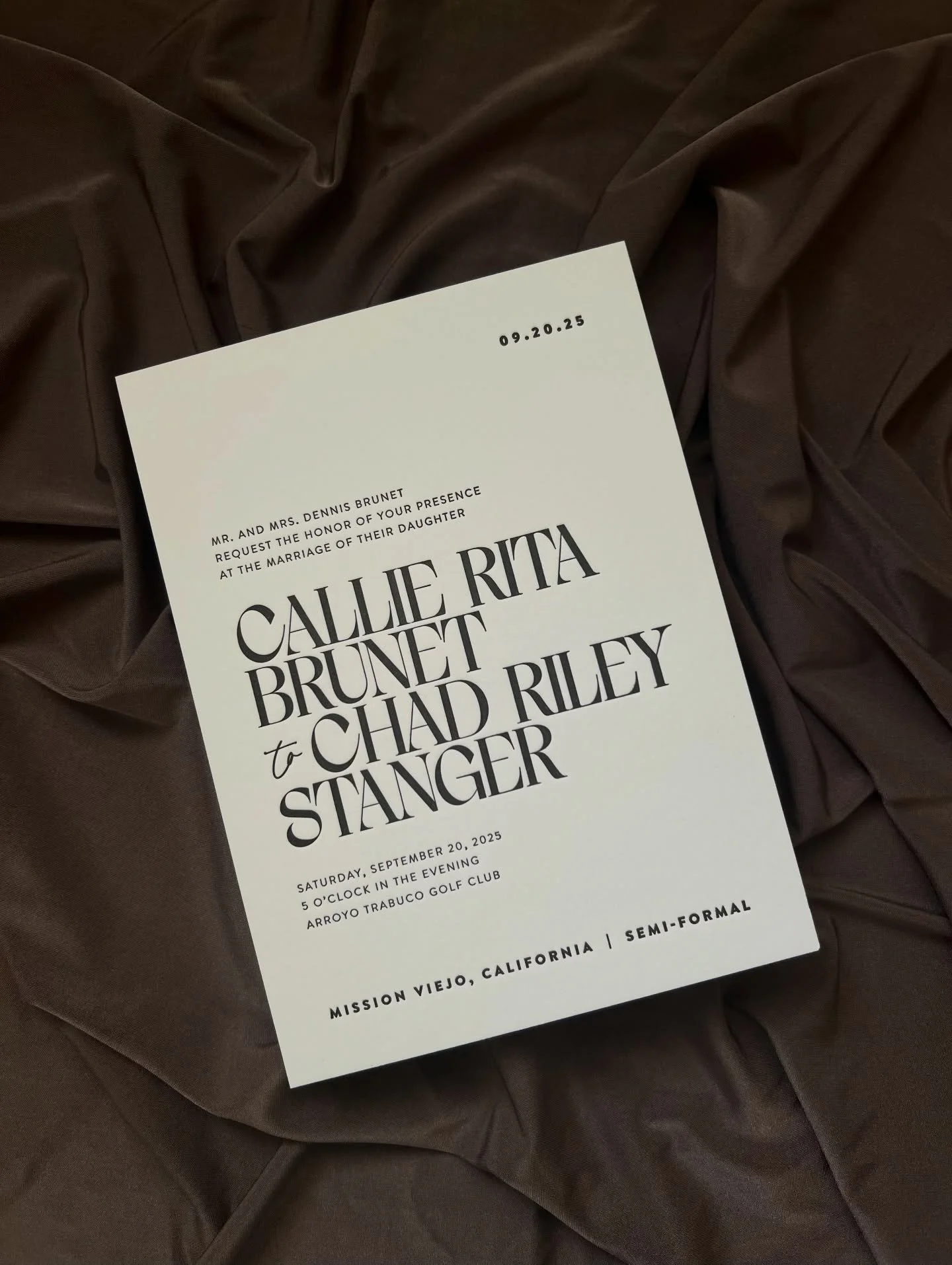 Effortlessly chic for C&amp;C with @palmandpineevents #luxuryinvitations #luxuryweddinginvitations #weddinginvite #weddinginvitationcard #stationerydesign