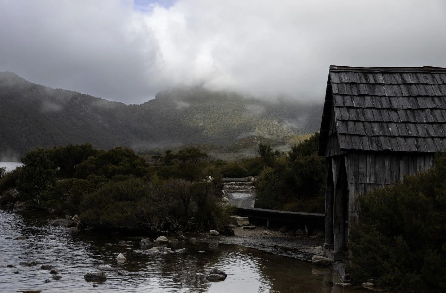 The sun may be hiding behind the clouds, but the moody atmosphere of Cradle Mountain is still breathtaking. There is something about the beauty of this landscape that makes you want to go out and explore the world. 

#MoodyMountain #CradleMountain #T