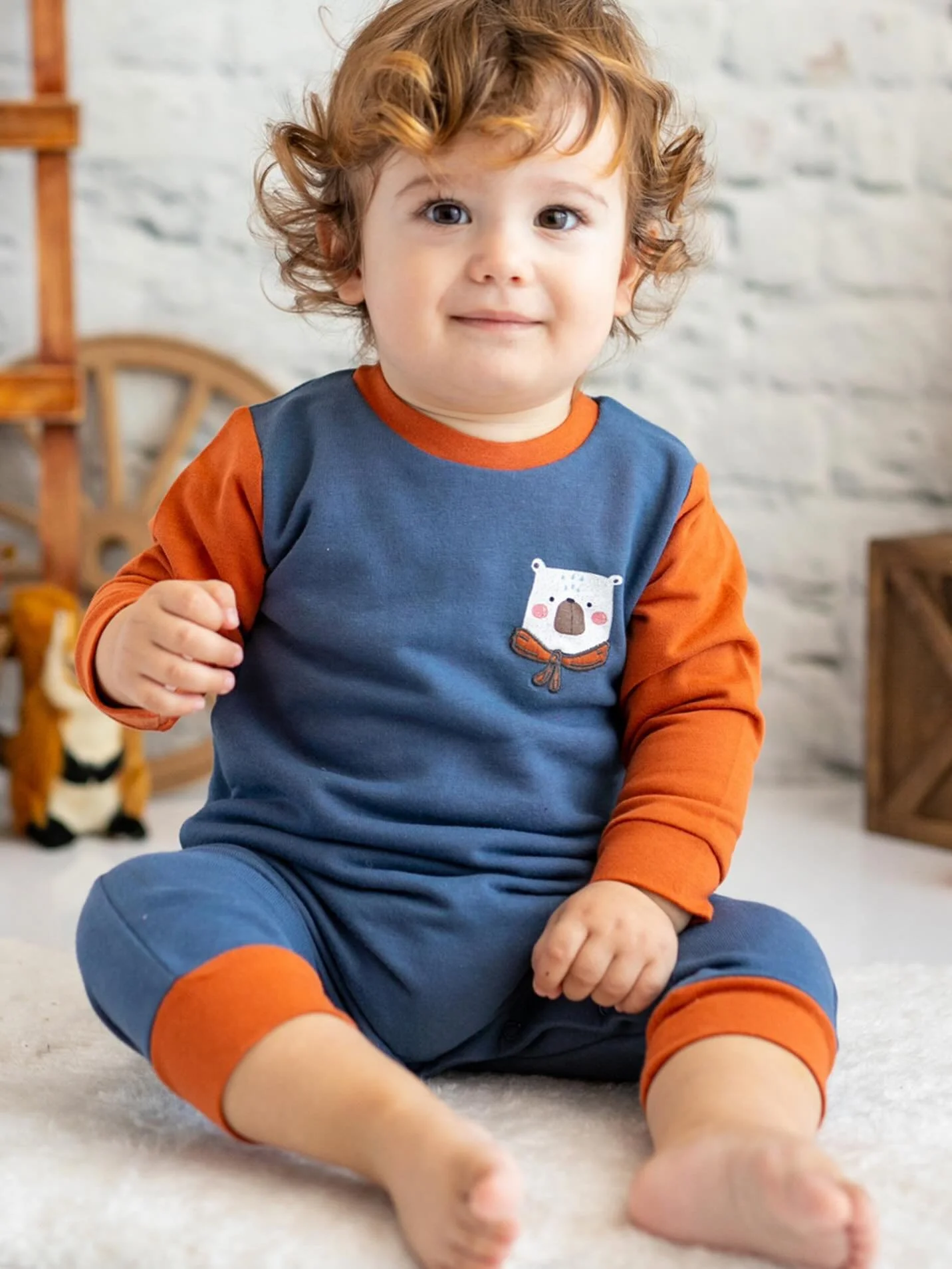 Wiggles, giggles, and warm toes all wrapped up in one little romper. 🧡💙

#LunadelmarKids #MindfulParenting #Lunadelmar #LunadelmarEdit #LunadelmarLookbook #SustainableStyle #LunadelmarCloset #fallfavorites