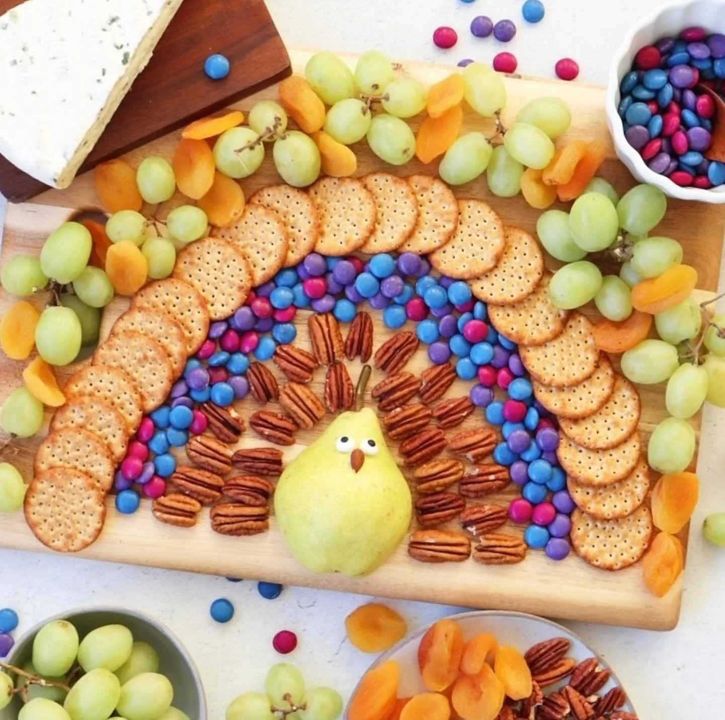 The most colorful (and delicious) turkey at the table! 🦃 We&rsquo;re making our Thanksgiving snacks a little brighter and a lot better with unreal snacks Milk Chocolate Gems. They&rsquo;re made with fair-trade chocolate and colors from veggies, so y