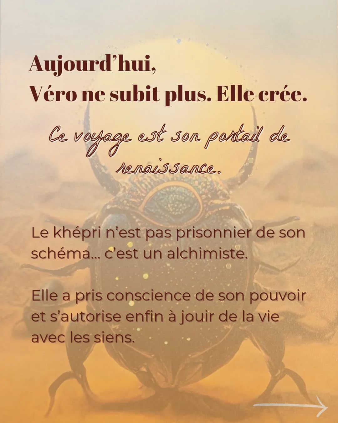Une image avec un fond beige, une pierre de scorpion en arrière-plan et un texte en français. La citation parle d'une créatrice nommée Véro, d'un voyage comme symbole de renaissance, et mentionne un khépri, symbole d'alchimiste. Il évoque aussi la conscience du pouvoir et la vie avec les sens.