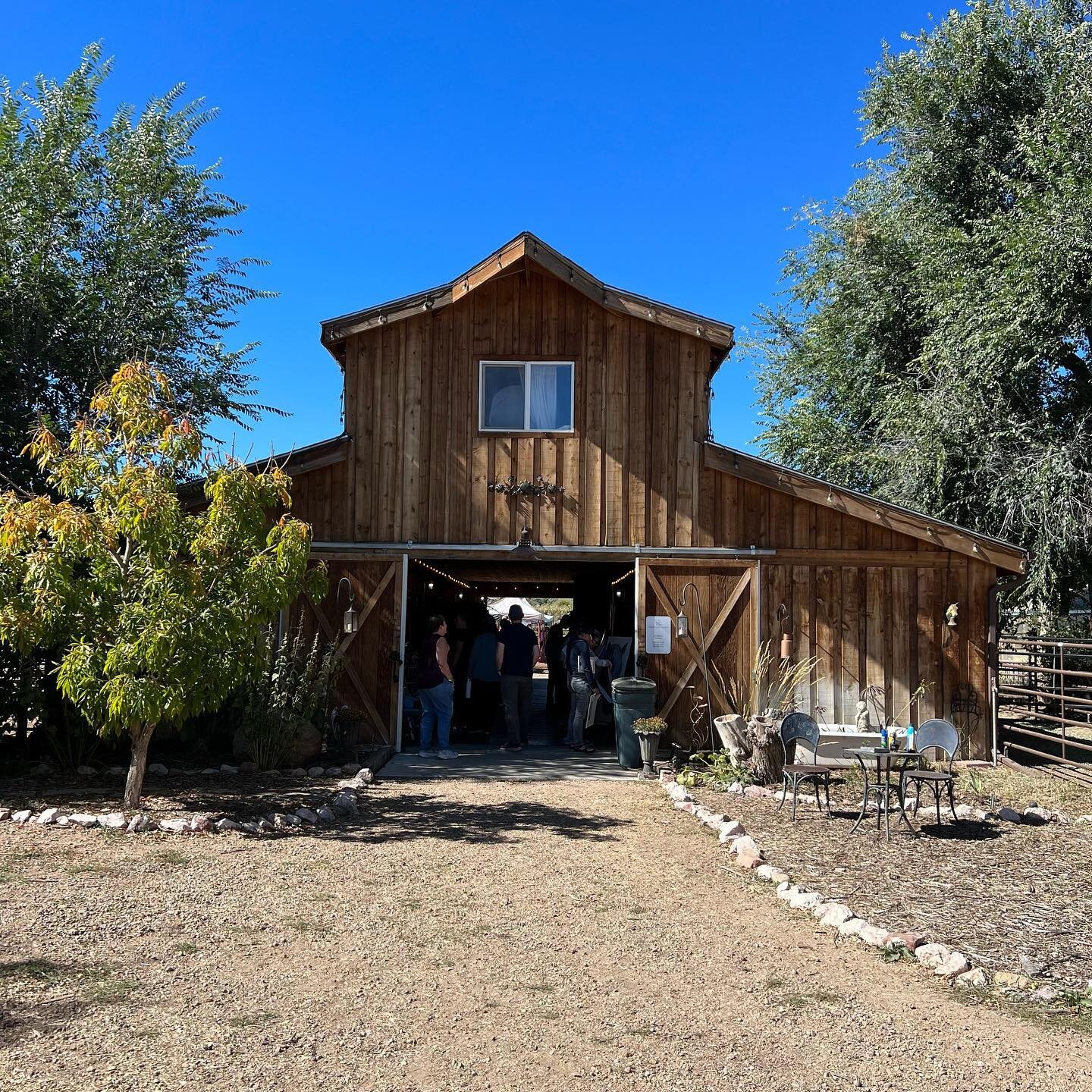 Art in the Barn at Three Leaf Farm-we&rsquo;re here until 3:00 today. Come say Hi! 

445 S. 112th St.
Lafayette, CO 80026

#threeleaffarm @threeleaffarm #art #festival #free #familyfriendly #thisweekend #sale #mixedmedia #plants #botanica