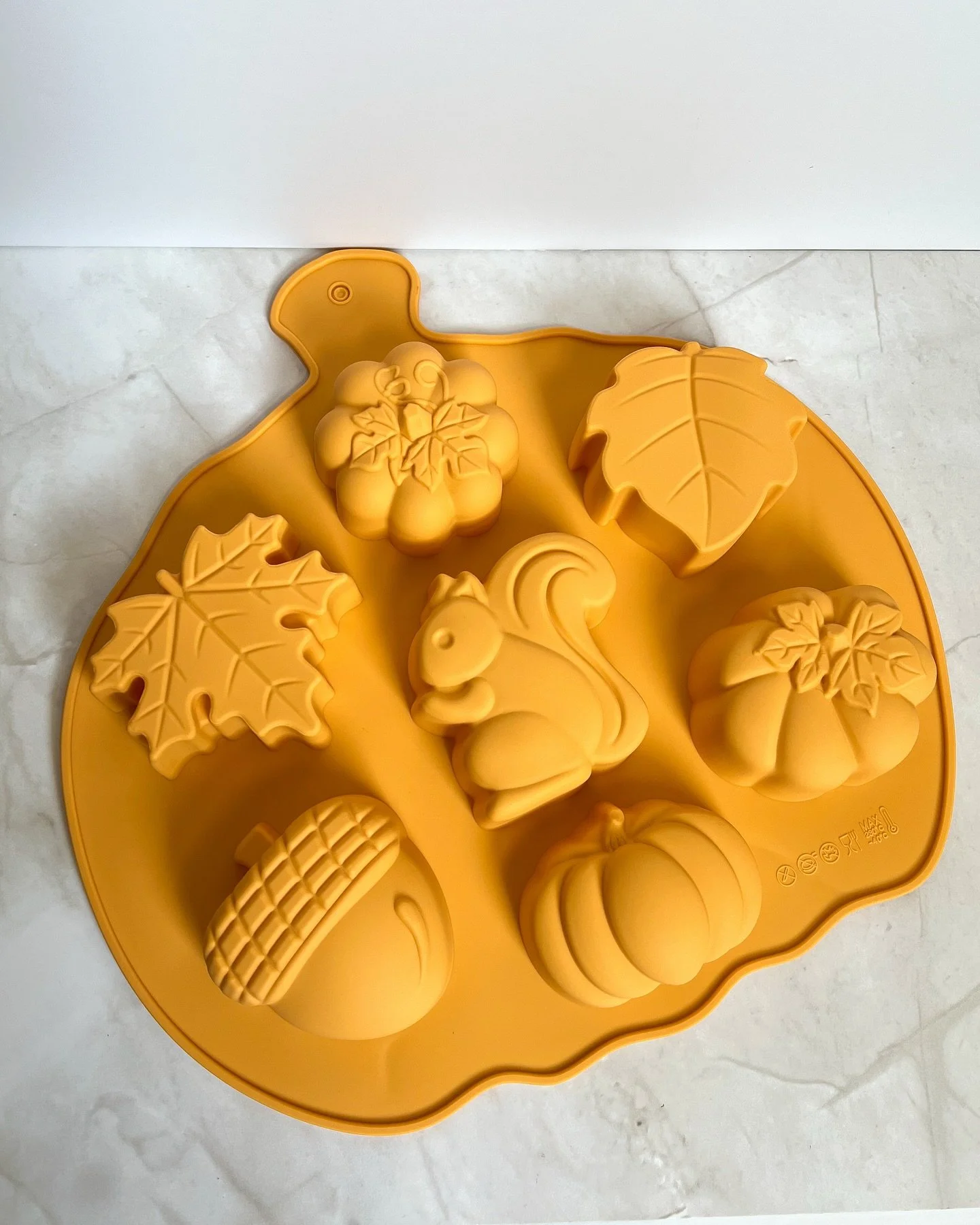 fall is here, &amp; we&rsquo;ve got the cutest silicone molds to match the cozy vibes 🍂🐿️
&bull;
with three unique options to choose from, there&rsquo;s a mold to fit every treat-making idea this season &amp; they make the perfect toppers for any e
