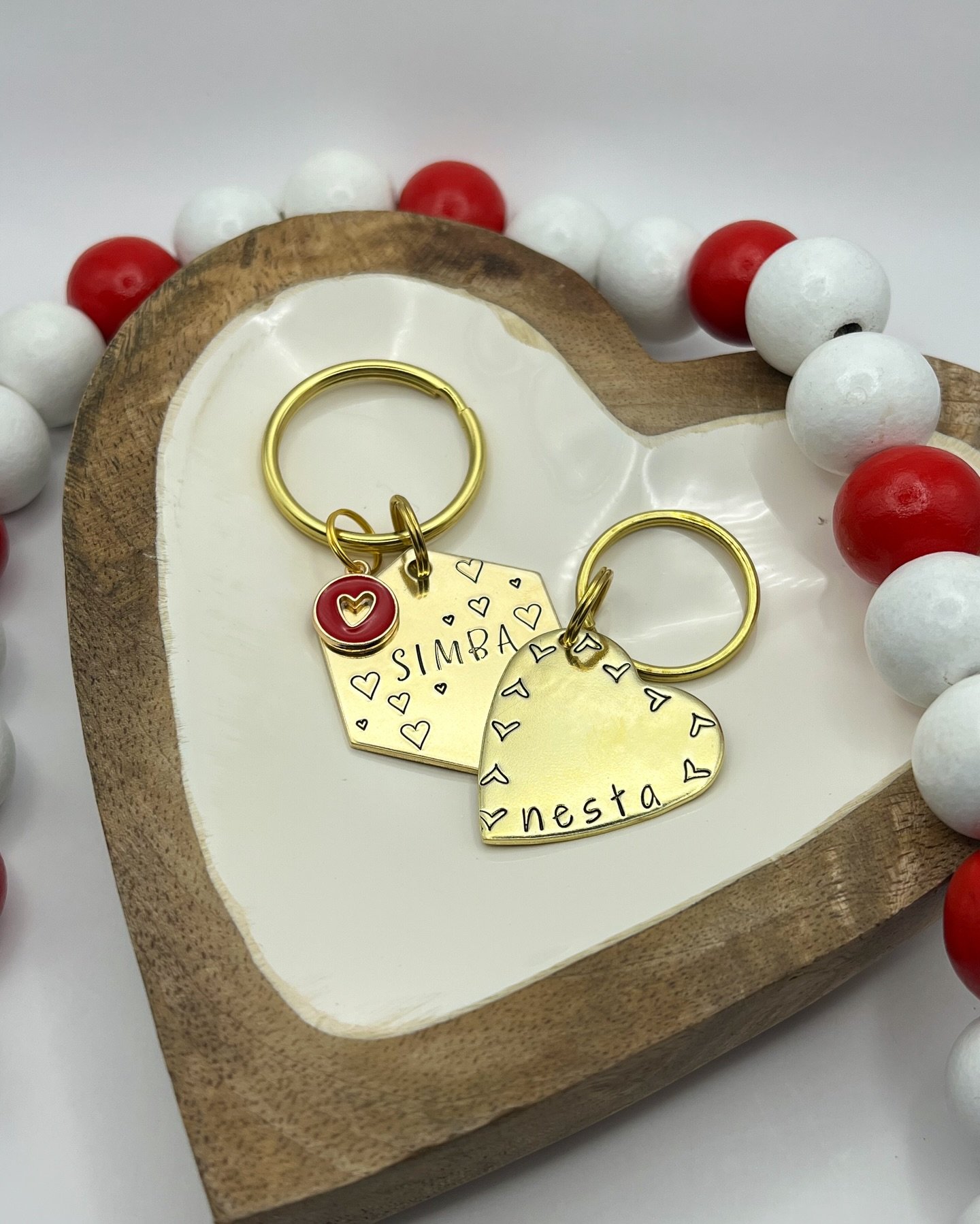 heart season is in full swing ❣️
&bull;
grab your pet a new valentine&rsquo;s day tag &amp; don&rsquo;t forget about the gorgeous heart shape! add a charm to go with for a little pop of color! 
&bull;
#viviscollection #valentinesday #petidtag #pettag