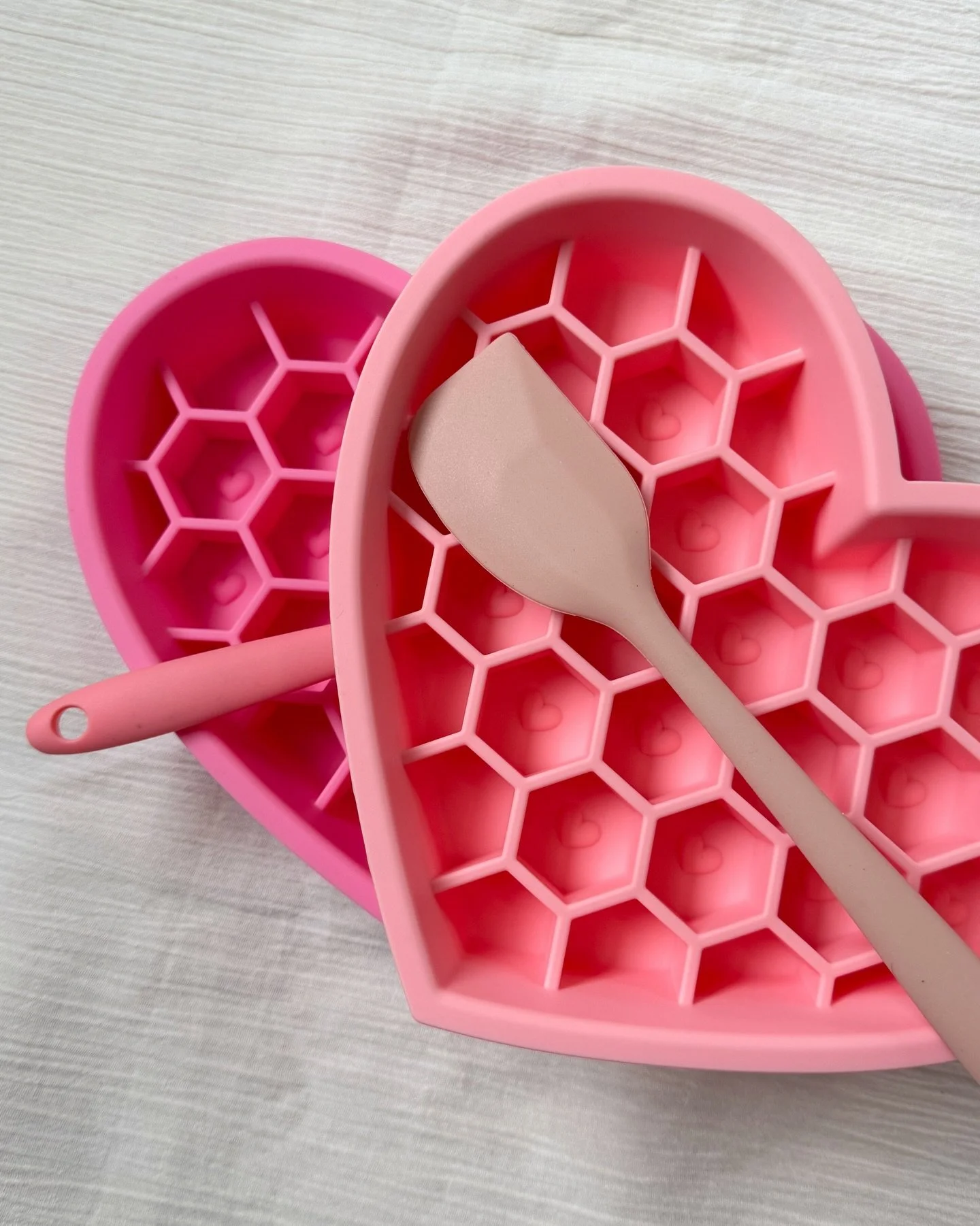 they&rsquo;re back, the classic pink hearts 💖

shop our gorgeous classic 2-in-1 heart bowls! both pink styles are in limited stock, so grab your favorite before they&rsquo;re gone for the season!

anti-valentines? we got you covered with the classic