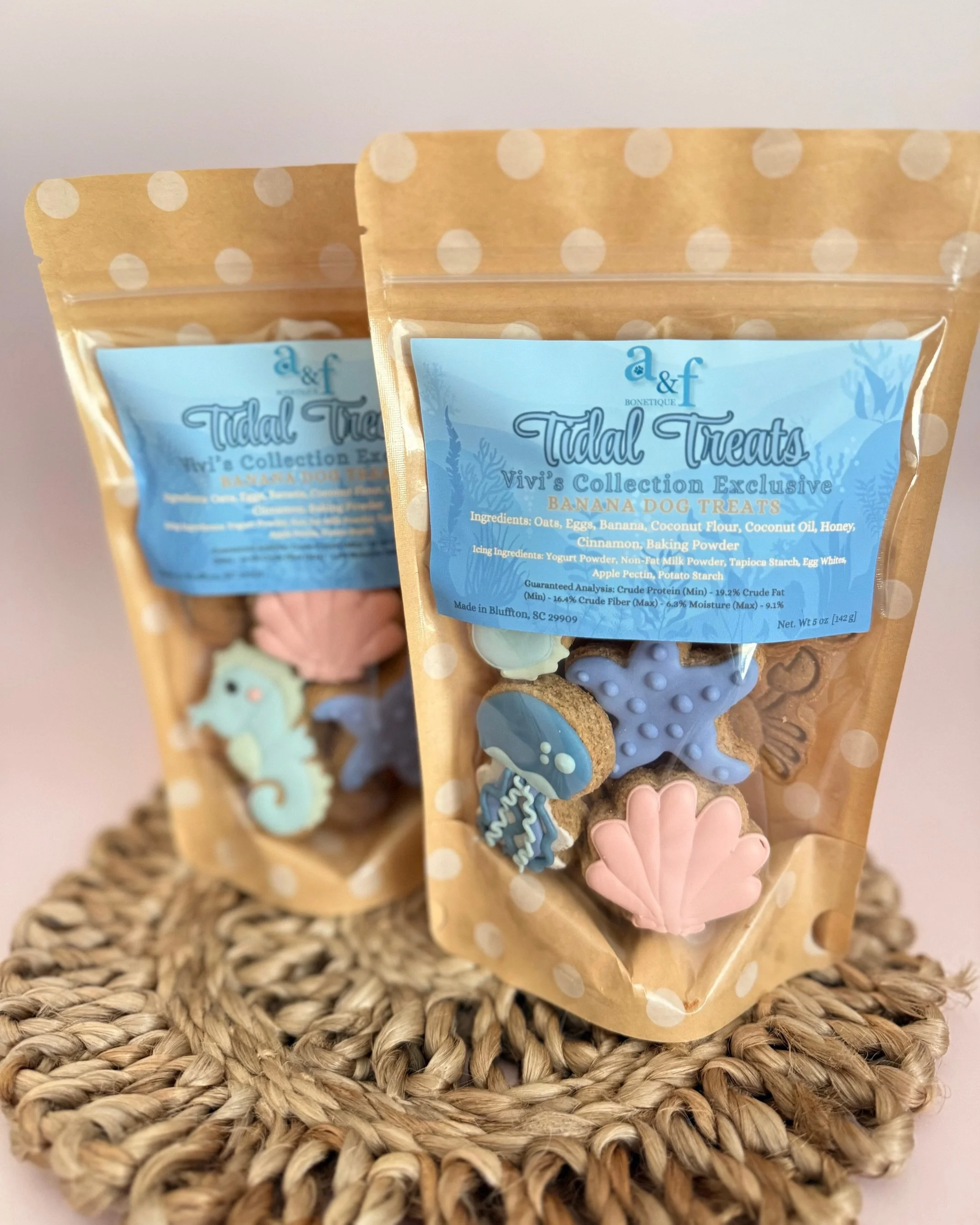 summer cookies by a&amp;f now on markdown! 🐚🌞
&bull;
don&rsquo;t forget about our discontinued sale going all week long! the list can be found as a post on our page, save 25% total with an ambassador code! 
&bull;
#viviscollection #summerdogtreats 
