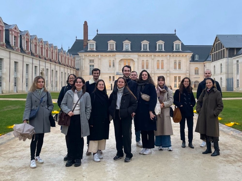 Young friends from musée de Cluny and delegates from "Action Jeunes" FFSAM group, after visiting the Alexandre Dumas museum © Eugénie de Froissart