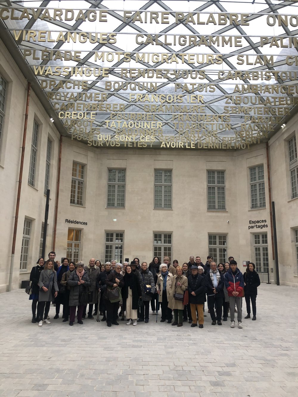 Friends and Young Friends members of musée de Cluny, &nbsp;with some delegates from the "Action Jeunes" FFSAM group in the courtyard of the Chateau before visiting the museum © Eugénie de Froissart