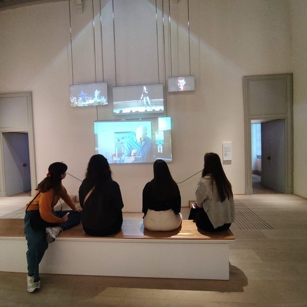 Members of the "Action Jeunes" group visiting the museum © Florence Trabaud