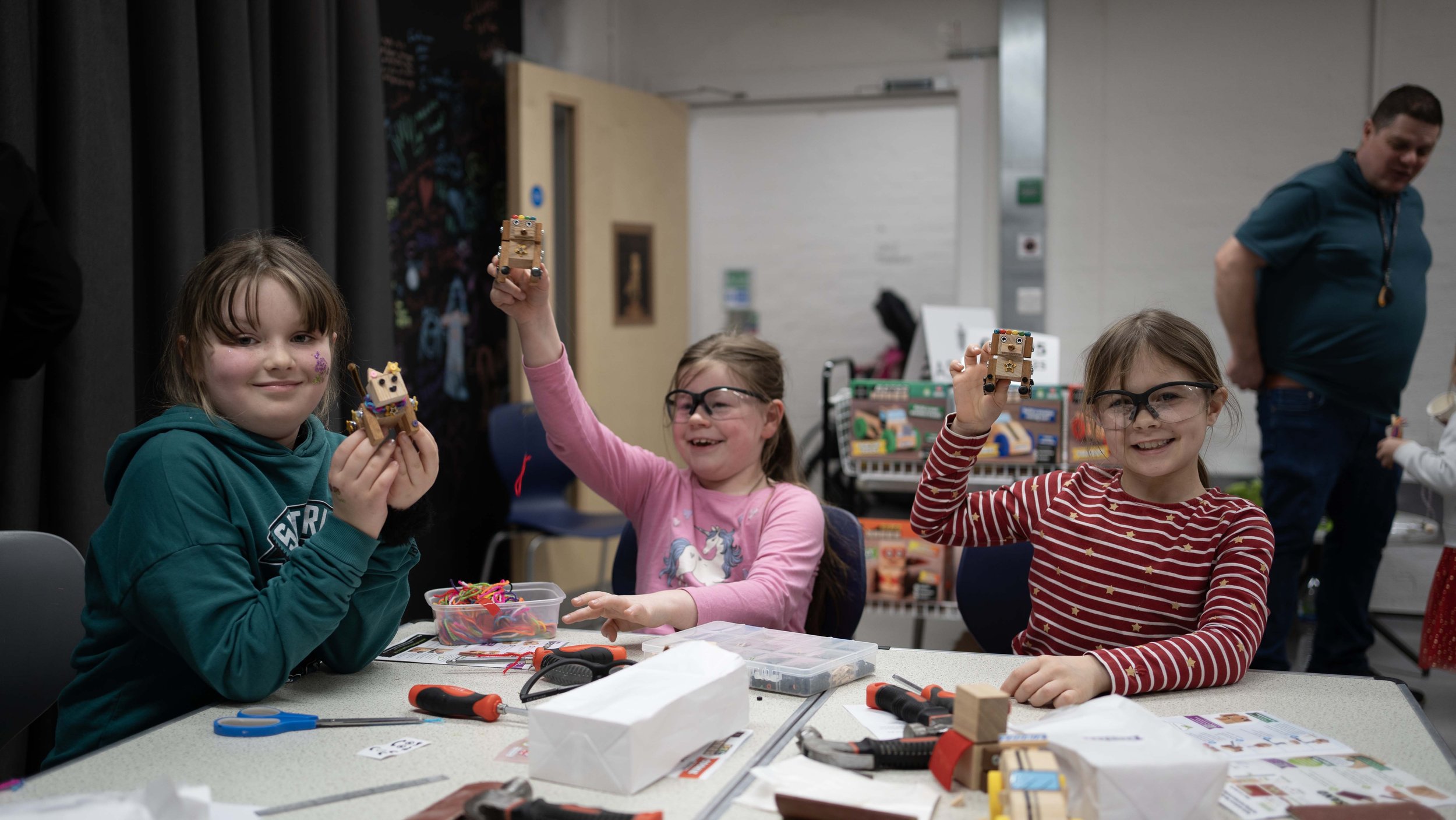 002.children at a Mini Maker Workshop.jpg