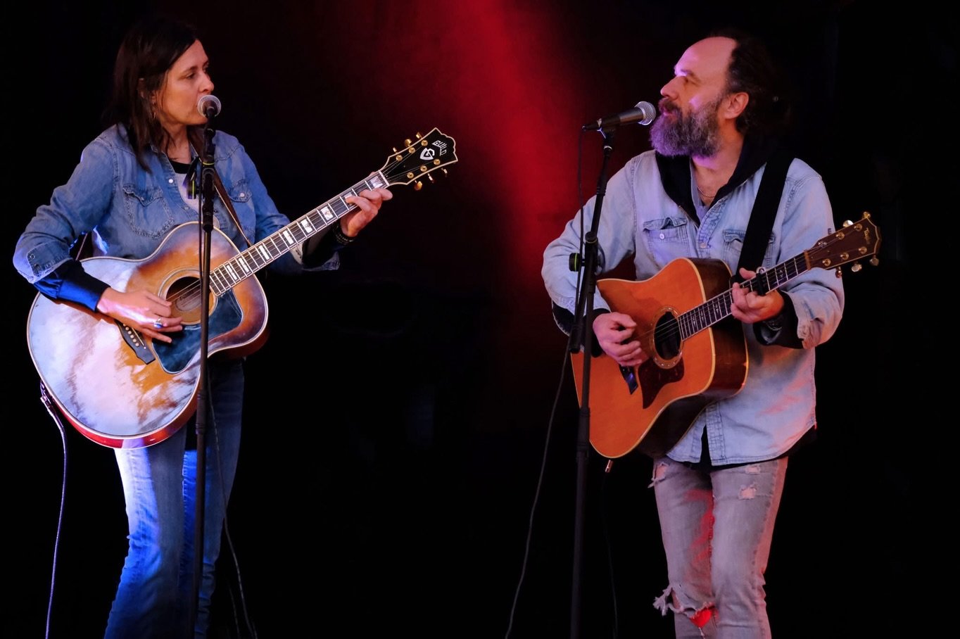 Third show is tonight @vulcaanbier in Vlaardingen. From the North Sea to Rotterdam, we&rsquo;re making our way across this splendid country. 

📸 @marcelpullen 🙏🙏🙏