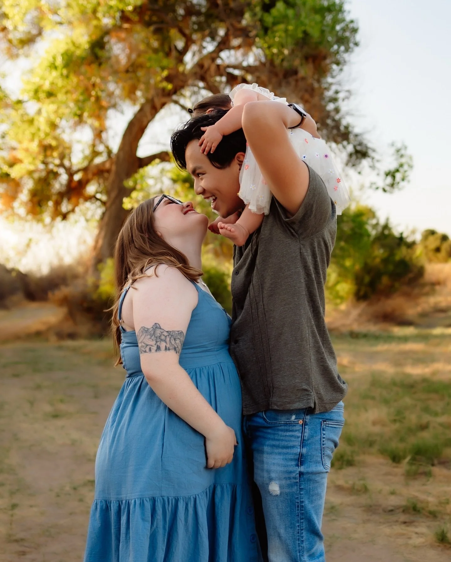 if there is 𝗼𝗻𝗲 𝘁𝗵𝗶𝗻𝗴 𝗜 𝗳𝗲𝗲𝗹 𝗶𝗻𝗰𝗿𝗲𝗱𝗶𝗯𝗹𝘆 𝗽𝗮𝘀𝘀𝗶𝗼𝗻𝗮𝘁𝗲 𝗮𝗯𝗼𝘂𝘁 in this business&hellip;⁣
⁣
it&rsquo;s that⁣
𝘺𝘰𝘶𝘳 𝘬𝘪𝘥𝘴 𝘢𝘳𝘦 𝘯𝘰𝘵 𝘤𝘰𝘯𝘵𝘦𝘯𝘵.⁣
⁣
✨your family photos don&rsquo;t have to be online if you do