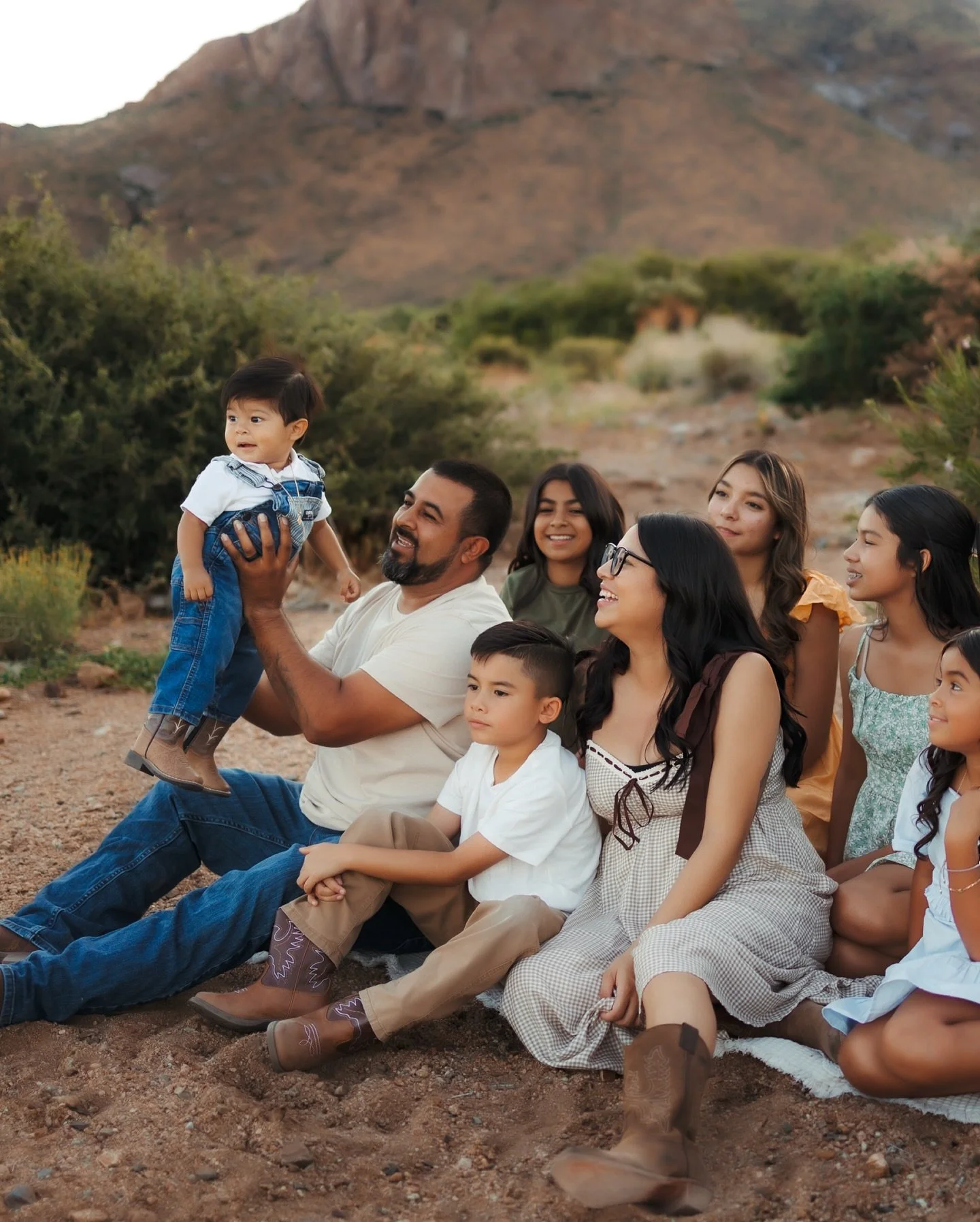 got to hang out with my beautiful photographer friend and her crew✨ big families have such a special place in my heart🥹🥹🥹🥹

and then got to play with @thecultivatepresets that @alyssahollisphoto is launching soon🥳😍 these were all edited with Go