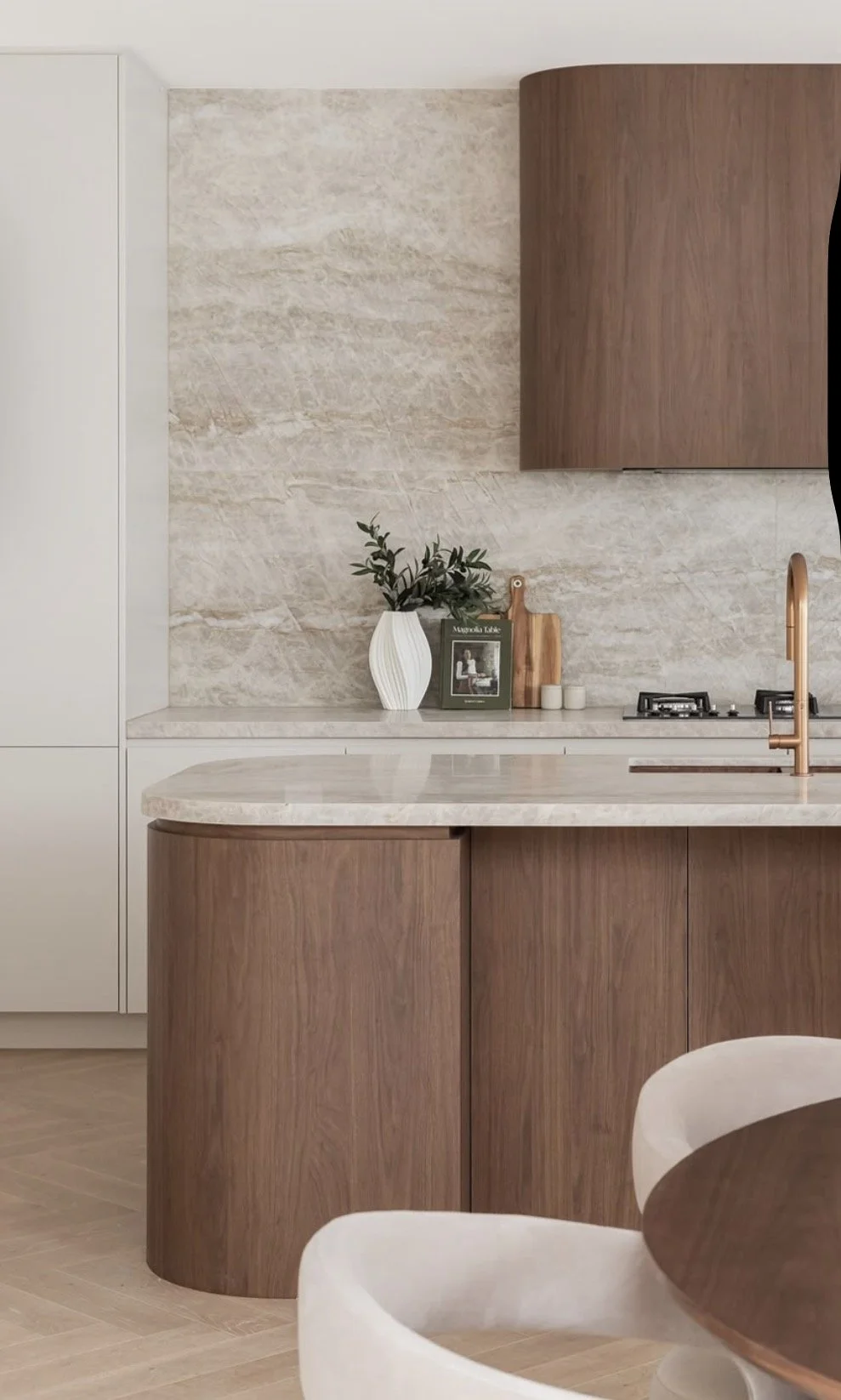 #kitchendesign #interiordesign #luxurykitchen #woodcabinents #tajmahal