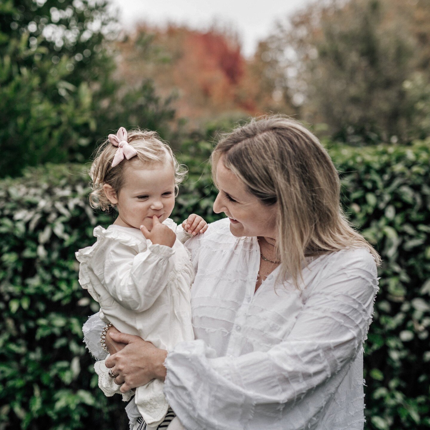 Ah, the illusion this photo brings. Swipe ➡️ to reveal the real MVP of multitasking 🤯⁠
⁠
HAPPY WORKING MUM'S DAY to all the badass mamas out there who juggle like pros.⁠
⁠
In the past few years, I've made a lot of new &quot;working mum friends&quot;