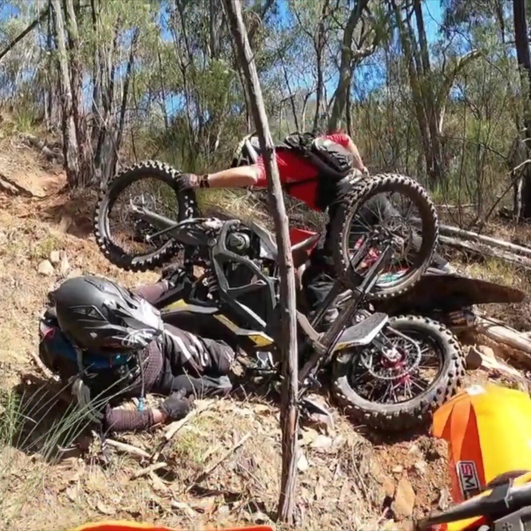 Johns taking a nap under his ultra bee, lucky it doesn't weigh much.
.
.
.
.
.
#surron #surronultrabee #ultrabee #ultra #dirtbike #emoto #electricbike #electric #racebike #motorbike #hardenduro #zeroemmissions #crash
