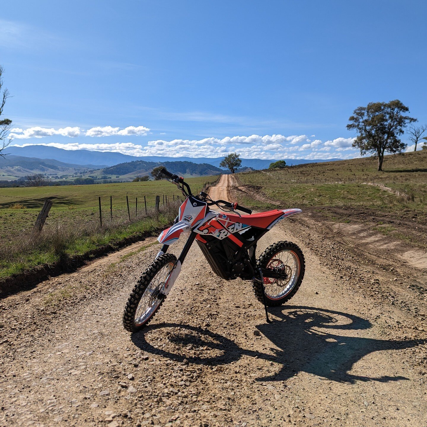 The ultimate all-terrain dual-purpose electric off-road motorcycle! This cutting-edge motorcycle is designed for adventurous riders who seek to explore uncharted territories.
.
.
.
.
#surron #RFN #dirtbike #emoto #rfnbike #electricbike #electric #rac