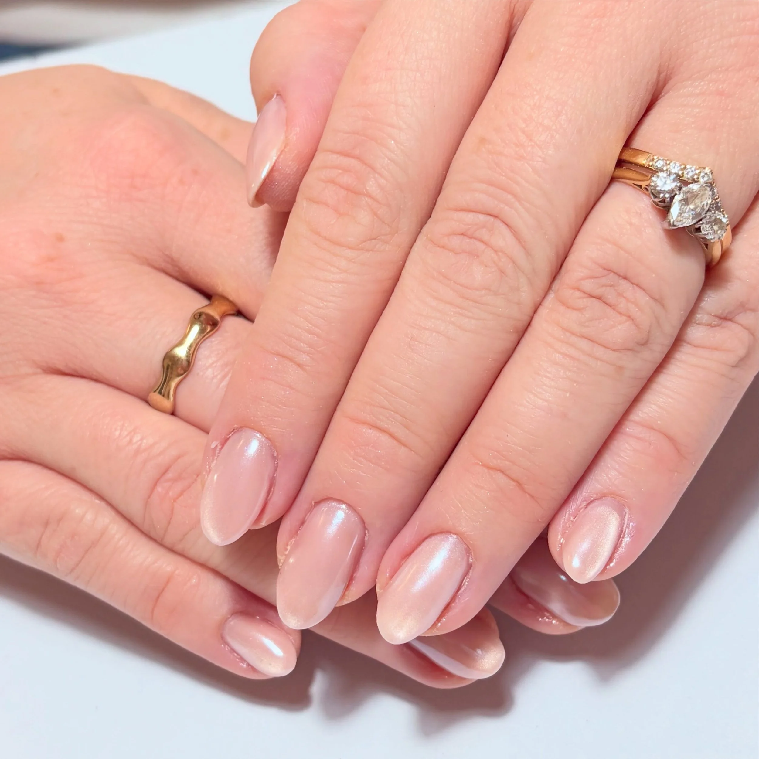Cat eye and chrome together super shiny nails. #cateye #chrome #gelnails #naturalnails #nails @ateliersalon19