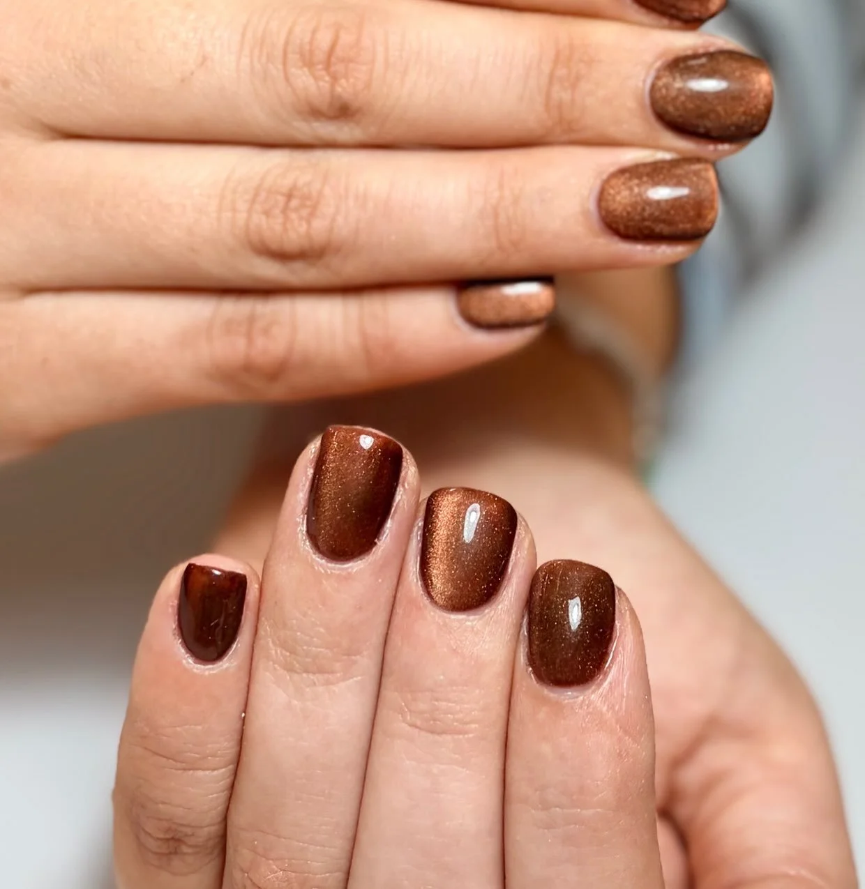 This brown cat eye is stunning! #cateye #shortnails #gelnails #naturalnails #gel @ateliersalon19