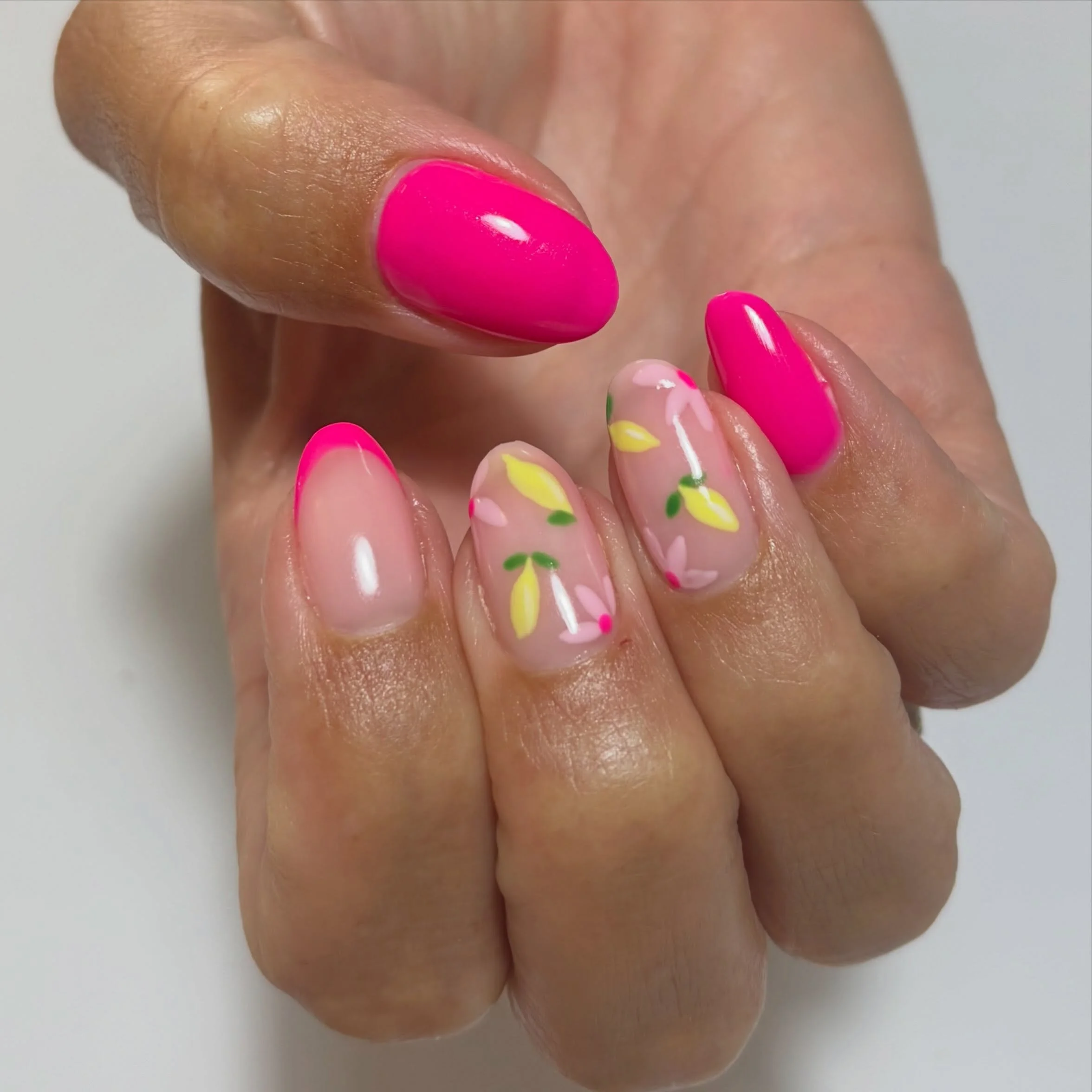 Lemons and flowers. #gelnails #gels #lemonnails #summernails #nailinspo @ateliersalon19