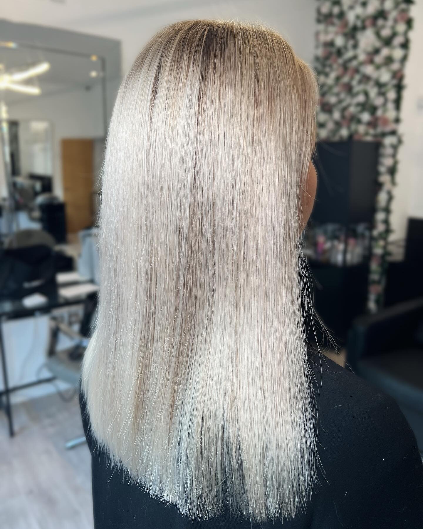 ✨𝐒𝐞𝐫𝐯𝐢𝐜𝐞 𝐁𝐫𝐞𝐚𝐤𝐝𝐨𝐰𝐧 ✨
Service: Half Head Highlights, Toner, Cut + Blow Dry: &pound;205
Pre Lightener: Cream Blonde
Toner: 10.2 
Styling: Instant Blow Out + Thickening Cream
&bull;
&bull;
&bull;
#highlights #balayage #hair #haircolor #h