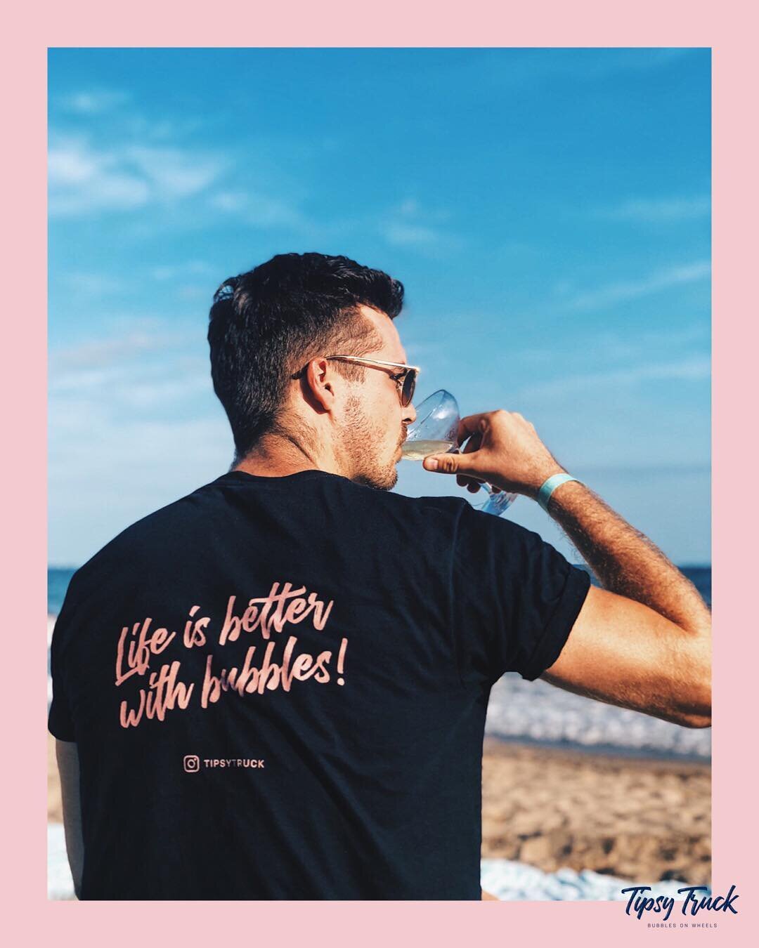 LIFE IS BETTER WITH SOME BUBBLES AT THE BEACH! 😋
🍾
🍾
#bubblesAD #lifeisbetterwithbubbles #tipsytruck #Barcelona #proseccovomfass #frizzantevomfass #wedding #weddinggoals #weddinginspo #togetherwearebetter #proseccooclock #prosecco #bubblesonwheels