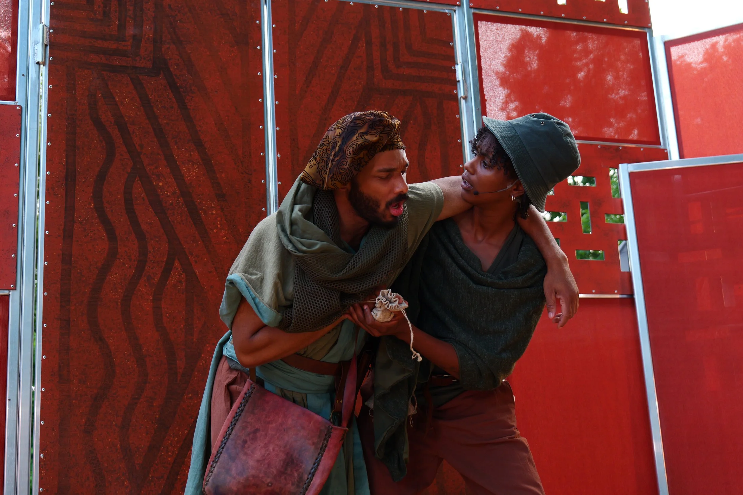 Dayjan Lesmond (Autolycus), Belen Blizzard (Clown)
