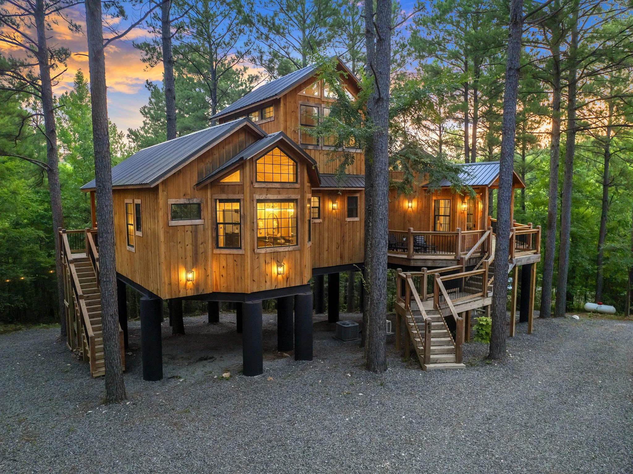 The Wildberry Treehosue Cabin